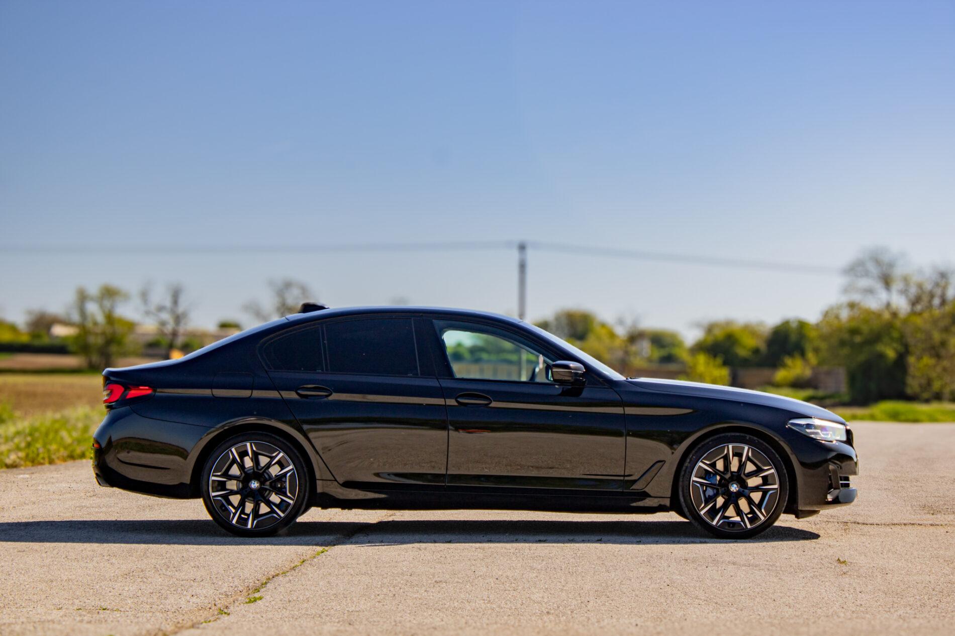2022 BMW 540d, černá sedan, 145 997 km