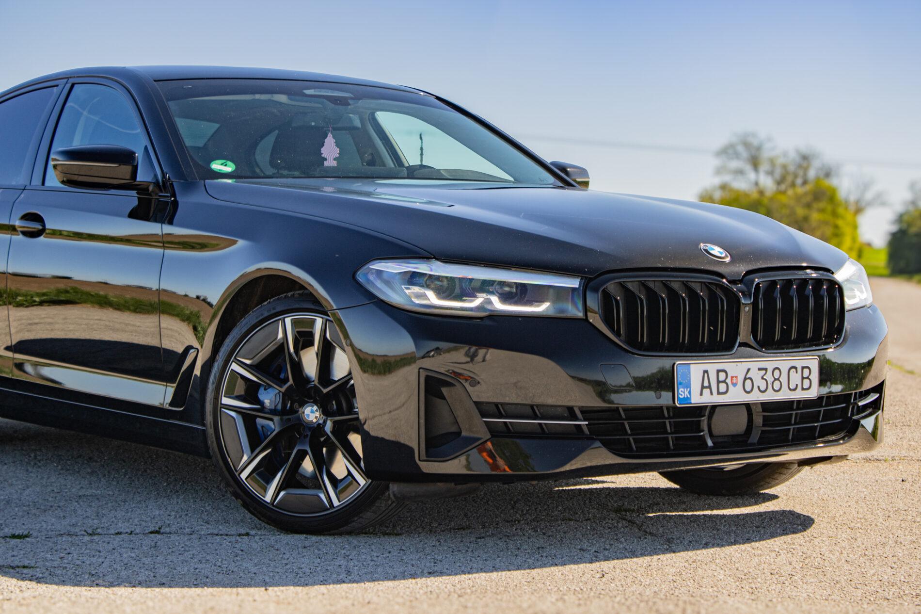2022 BMW 540d, černá sedan, 145 997 km