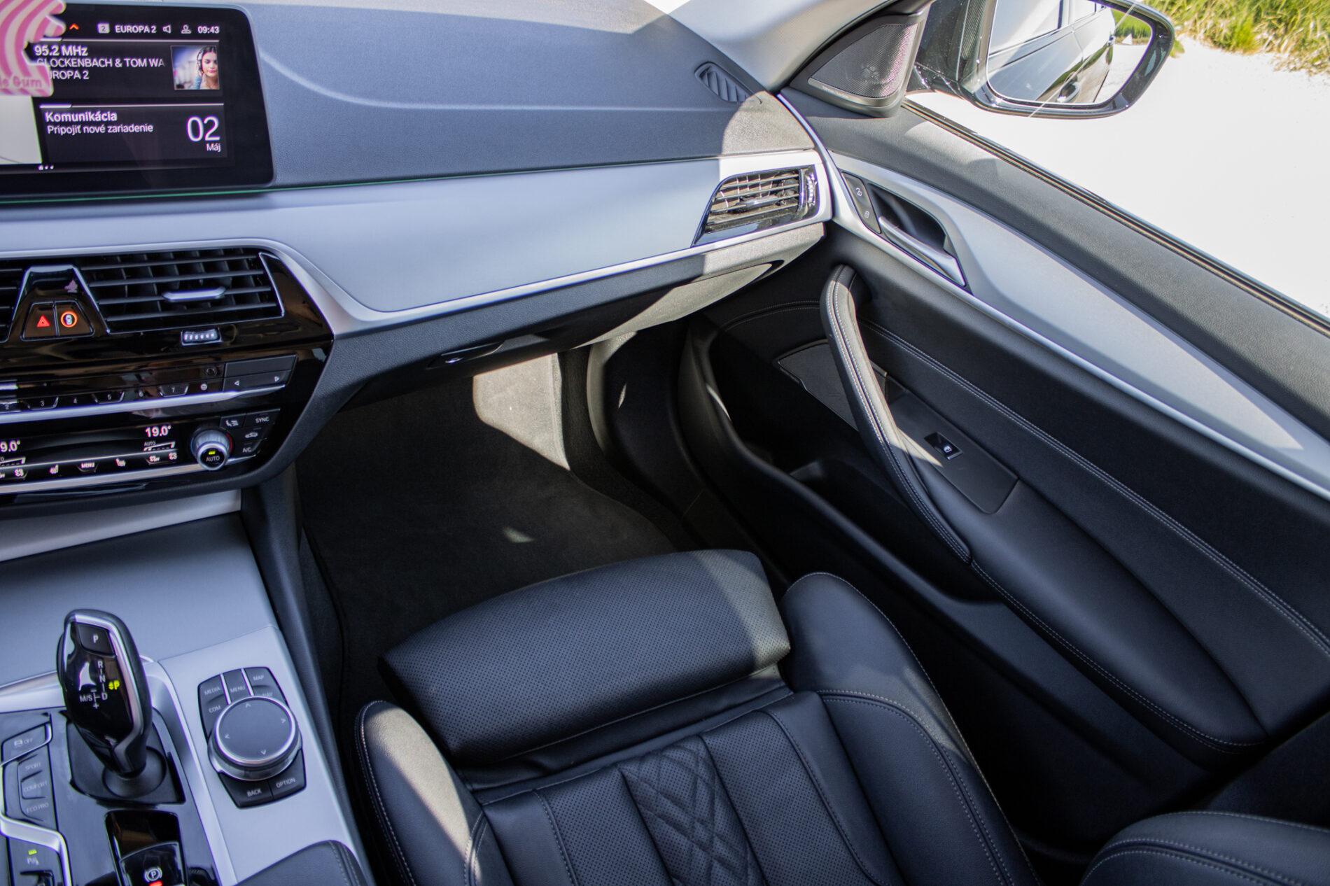 2022 BMW 540d, černá sedan, 145 997 km