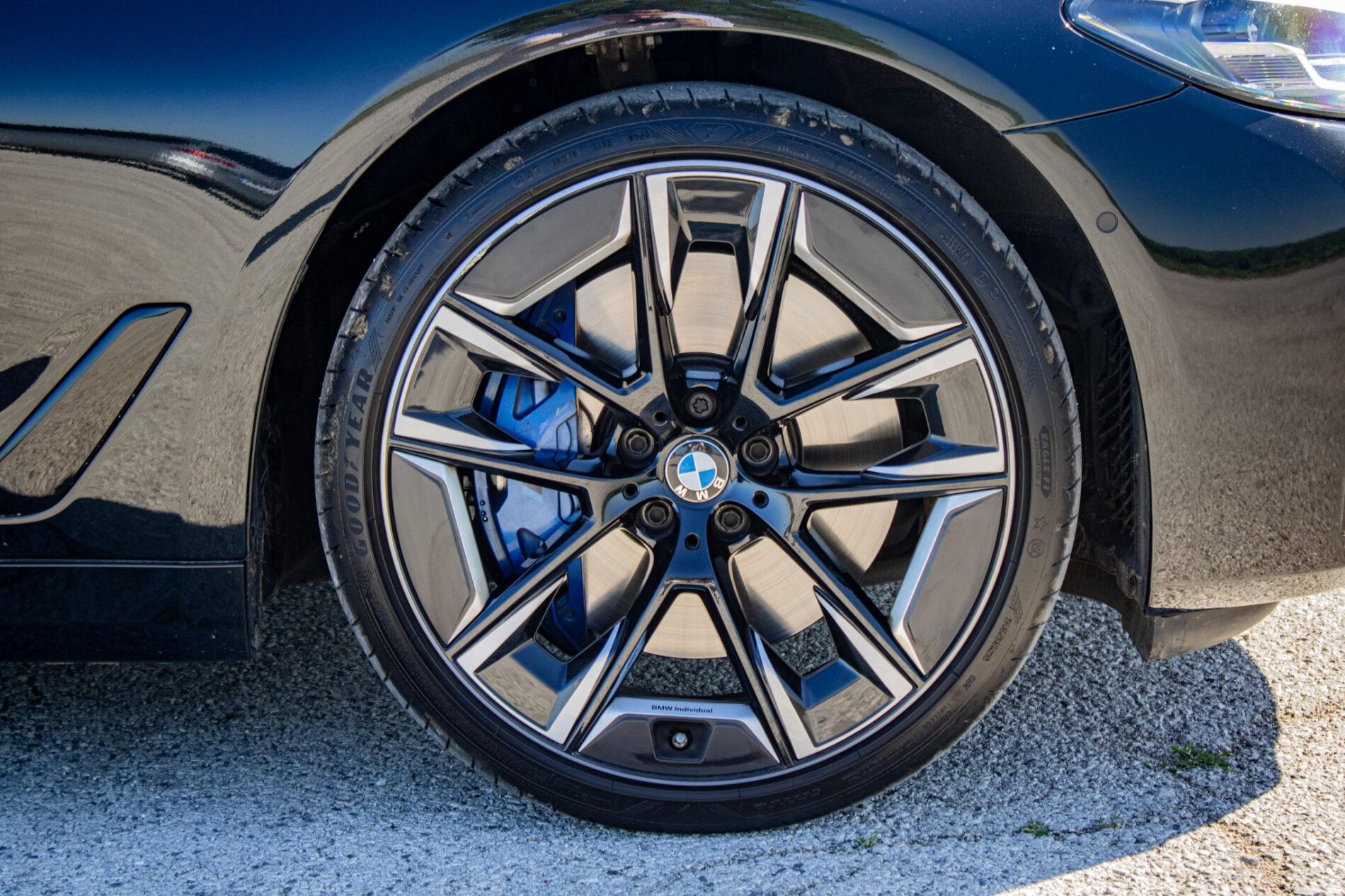 2022 BMW 540d, černá sedan, 145 997 km