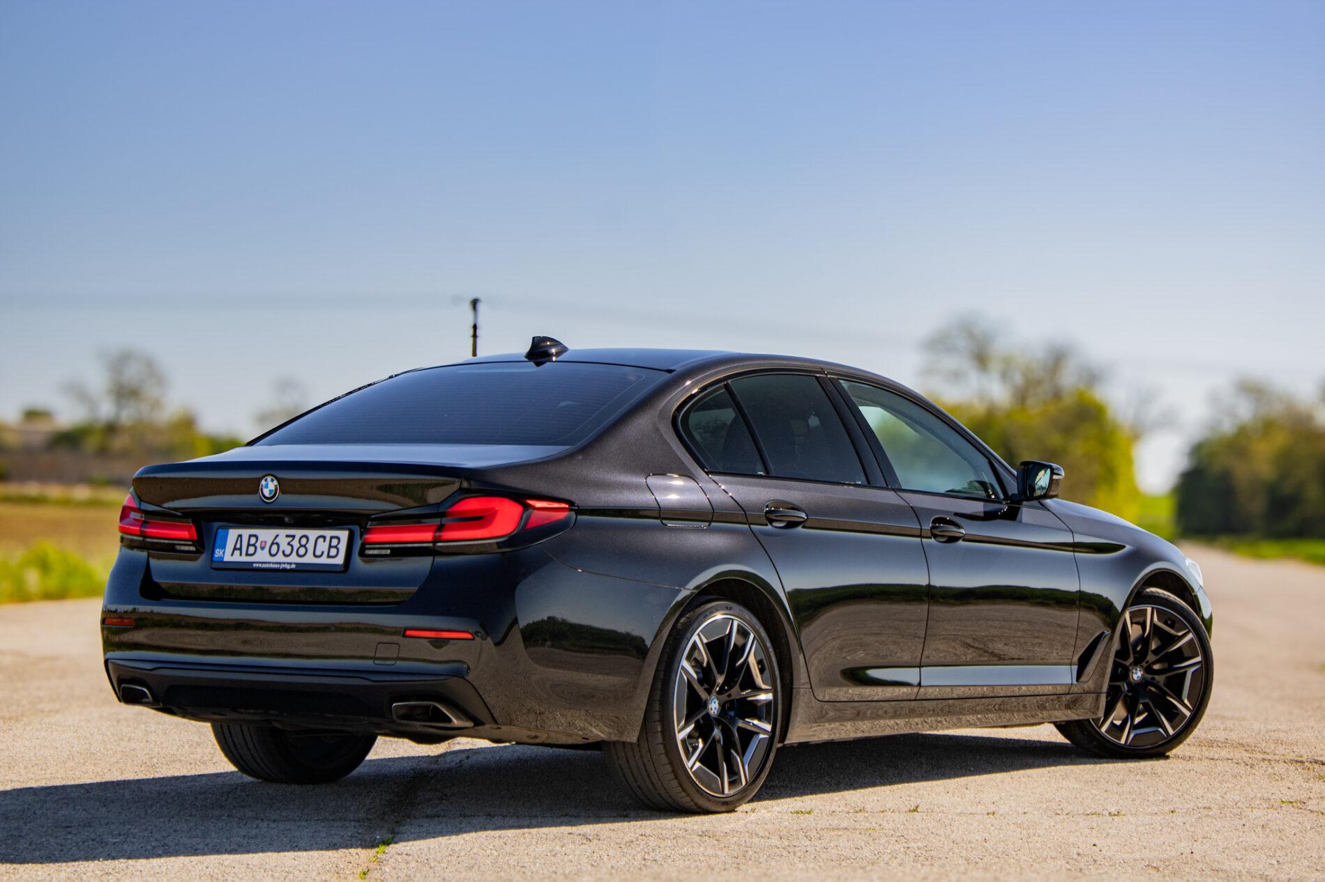 2022 BMW 540d, černá sedan, 145 997 km