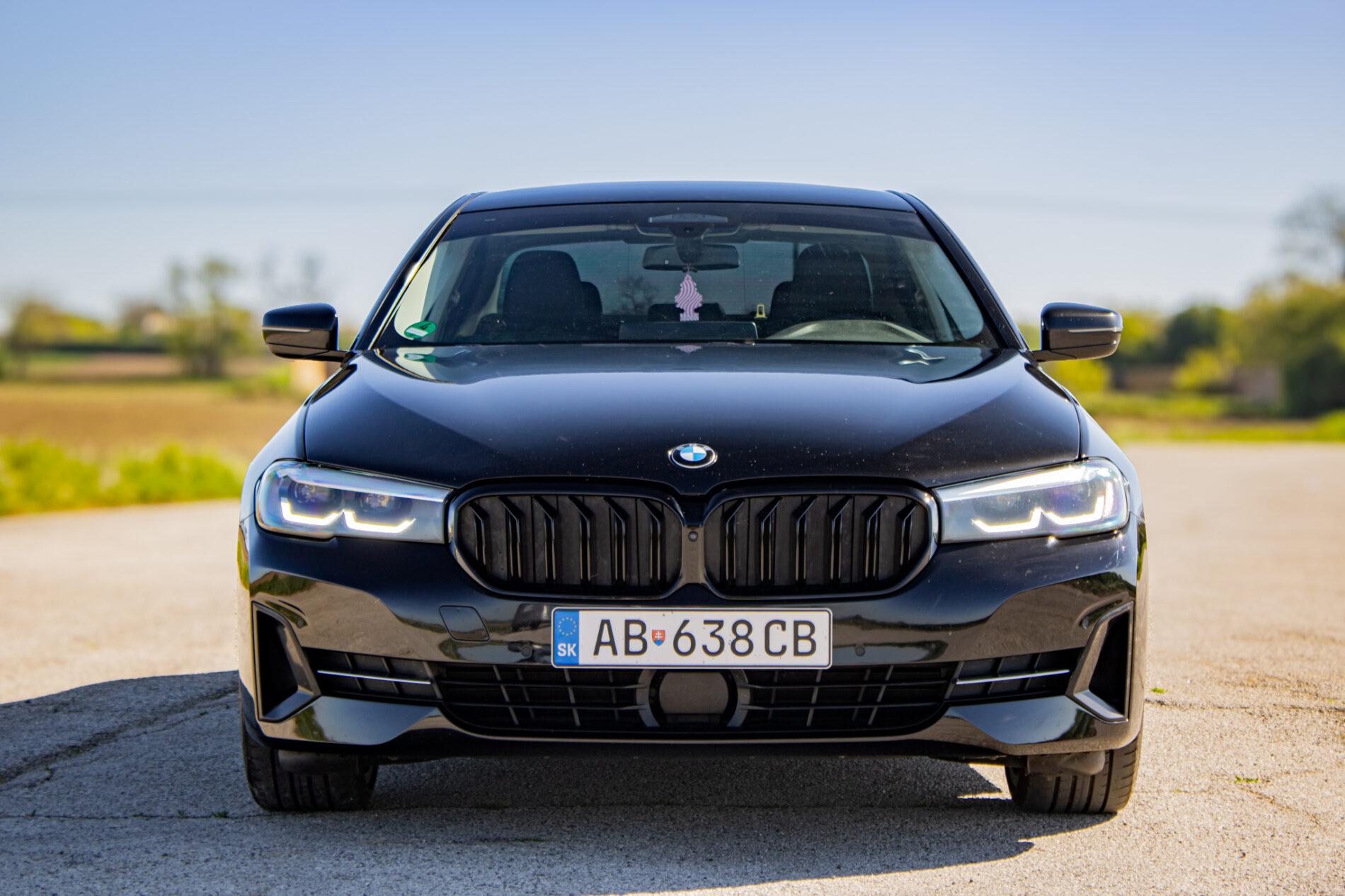 2022 BMW 540d, černá sedan, 145 997 km