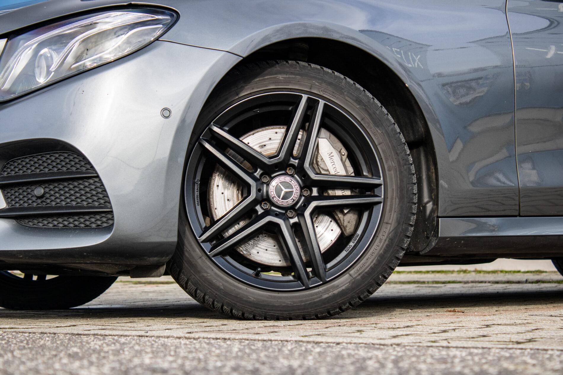 2018 Mercedes-Benz E 350d, šedá kombi, 175 769 km