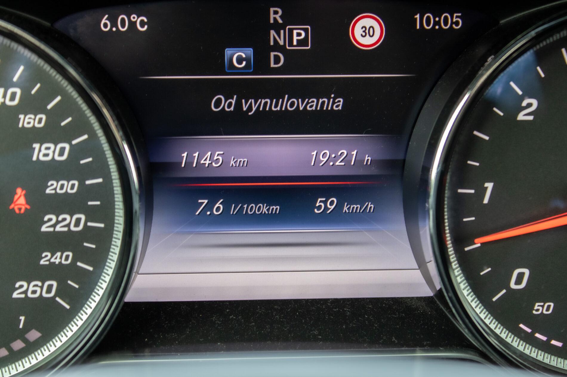 2018 Mercedes-Benz E 350d, šedá kombi, 175 769 km