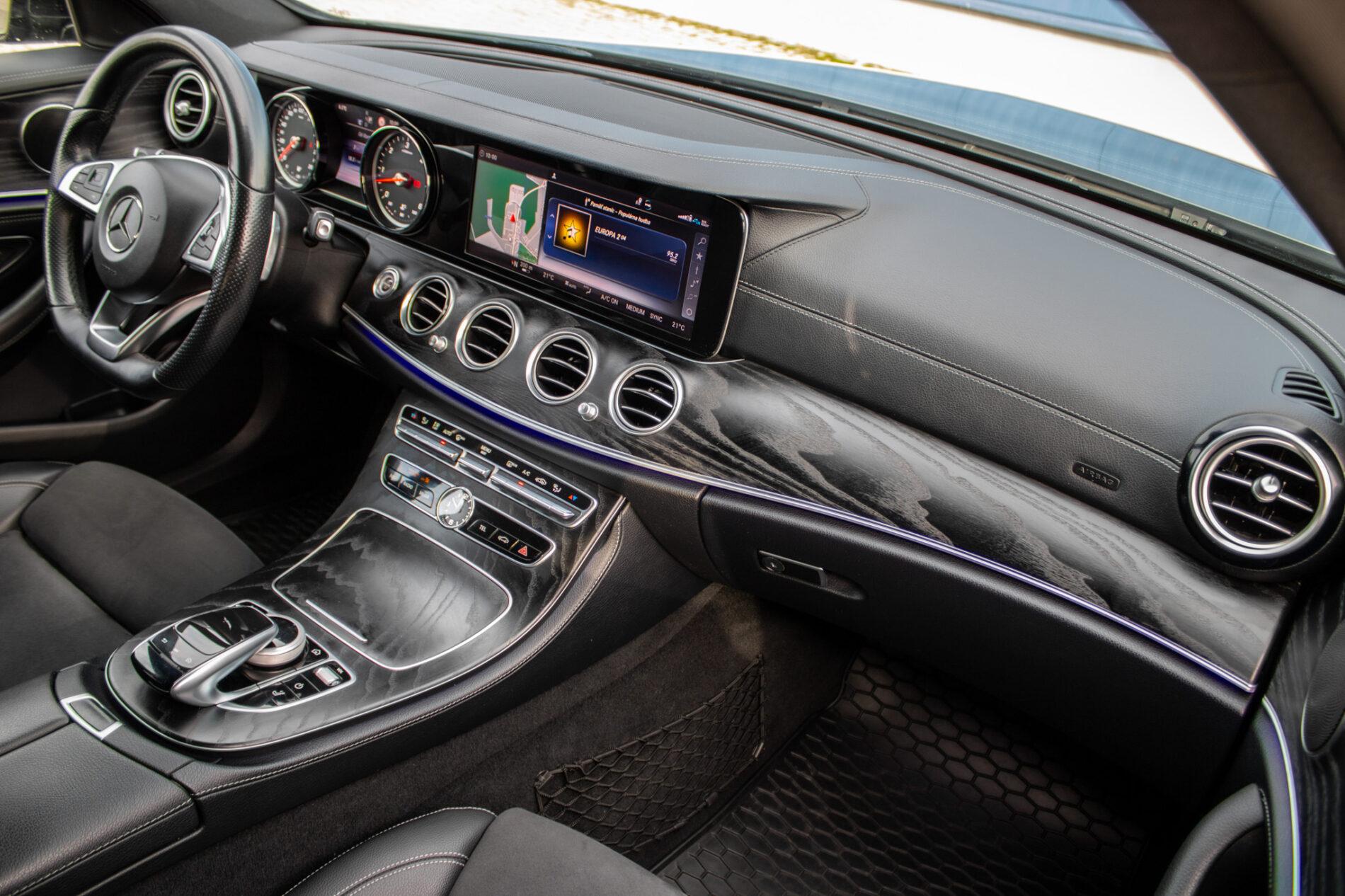 2018 Mercedes-Benz E 350d, šedá kombi, 175 769 km