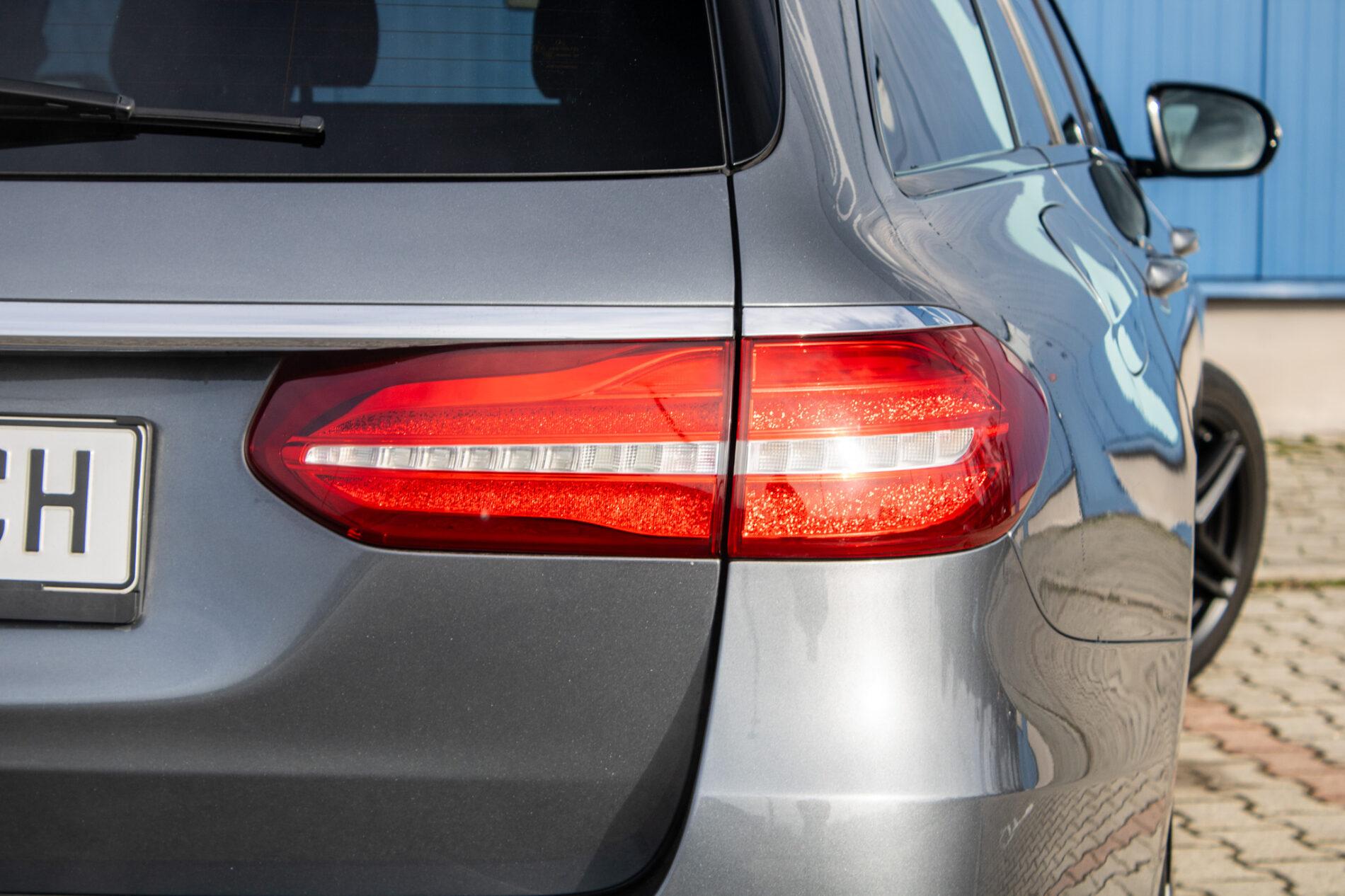 2018 Mercedes-Benz E 350d, šedá kombi, 175 769 km