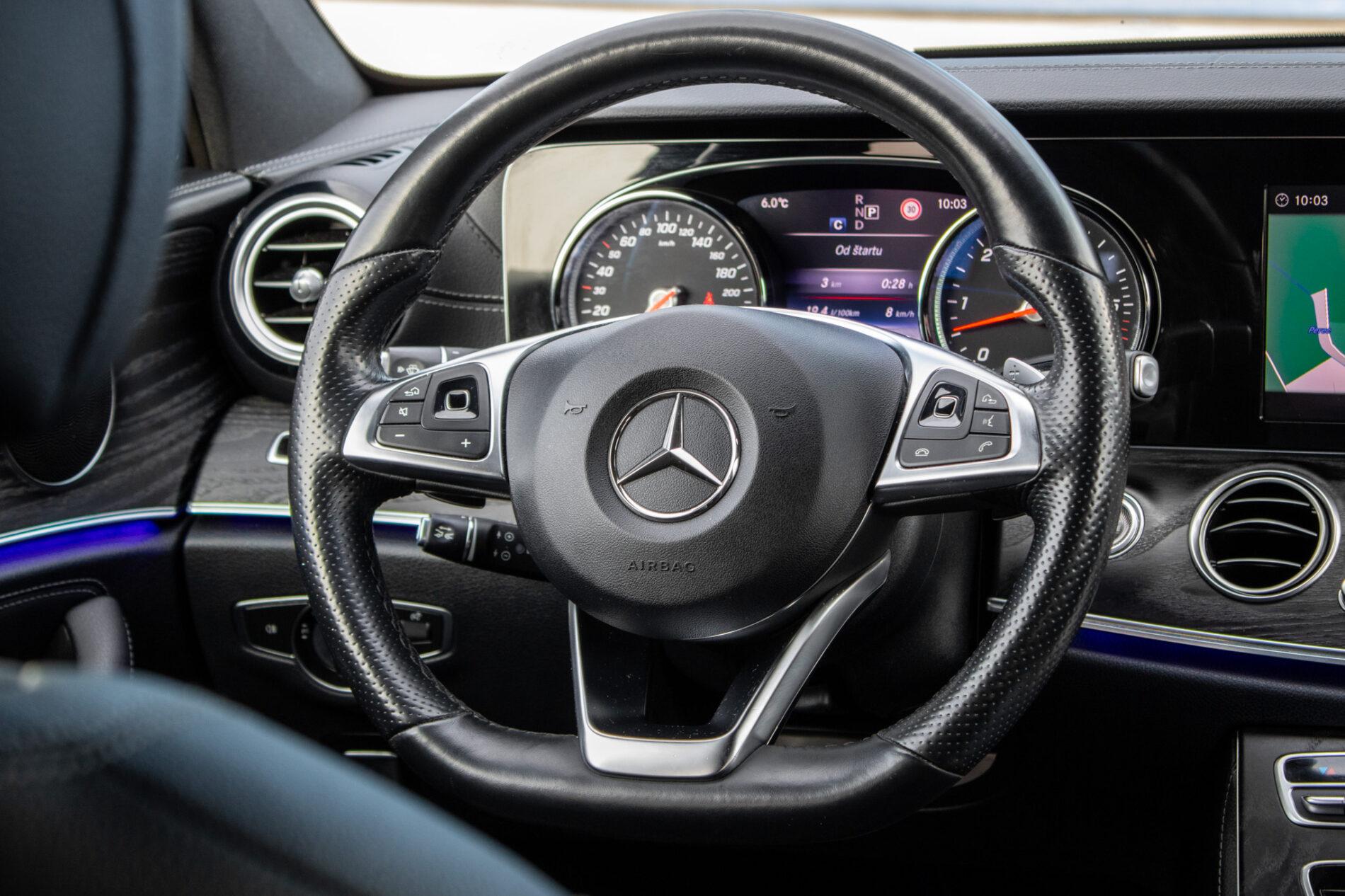 2018 Mercedes-Benz E 350d, šedá kombi, 175 769 km