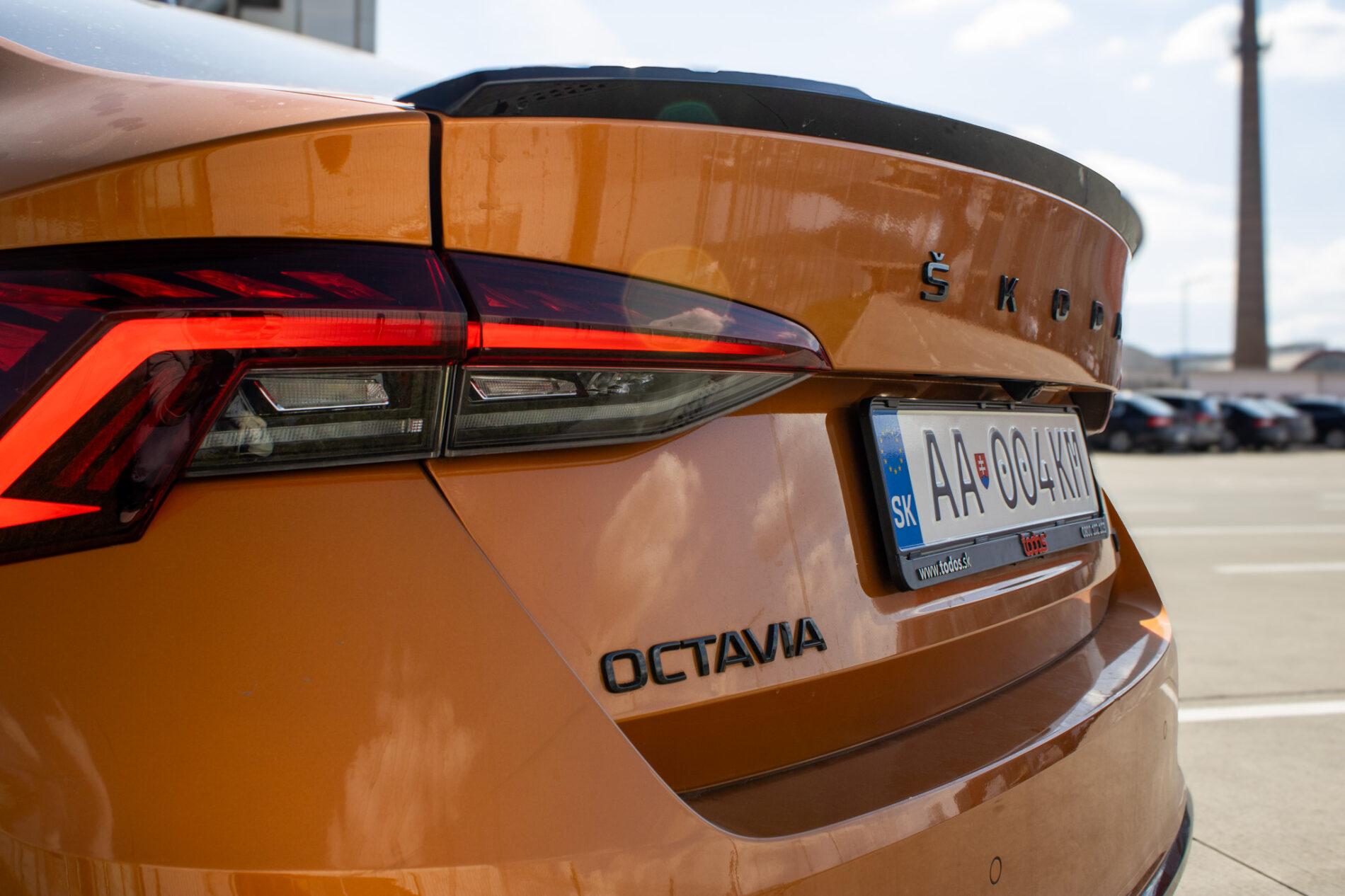 2024 Skoda Octavia RS, oranžová sedan, 18 411 km