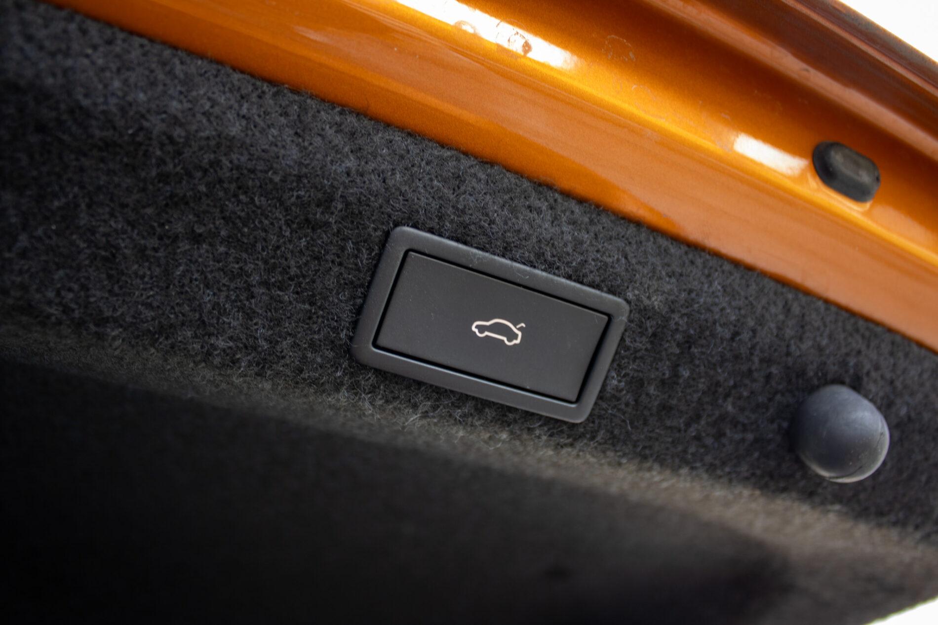 2024 Skoda Octavia RS, oranžová sedan, 18 411 km