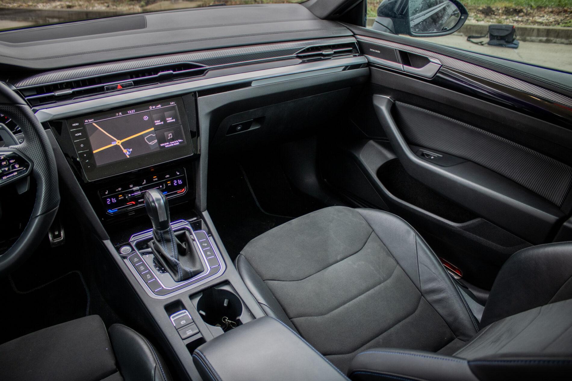 2022 Volkswagen Arteon R, černá kombi, 40 950 km