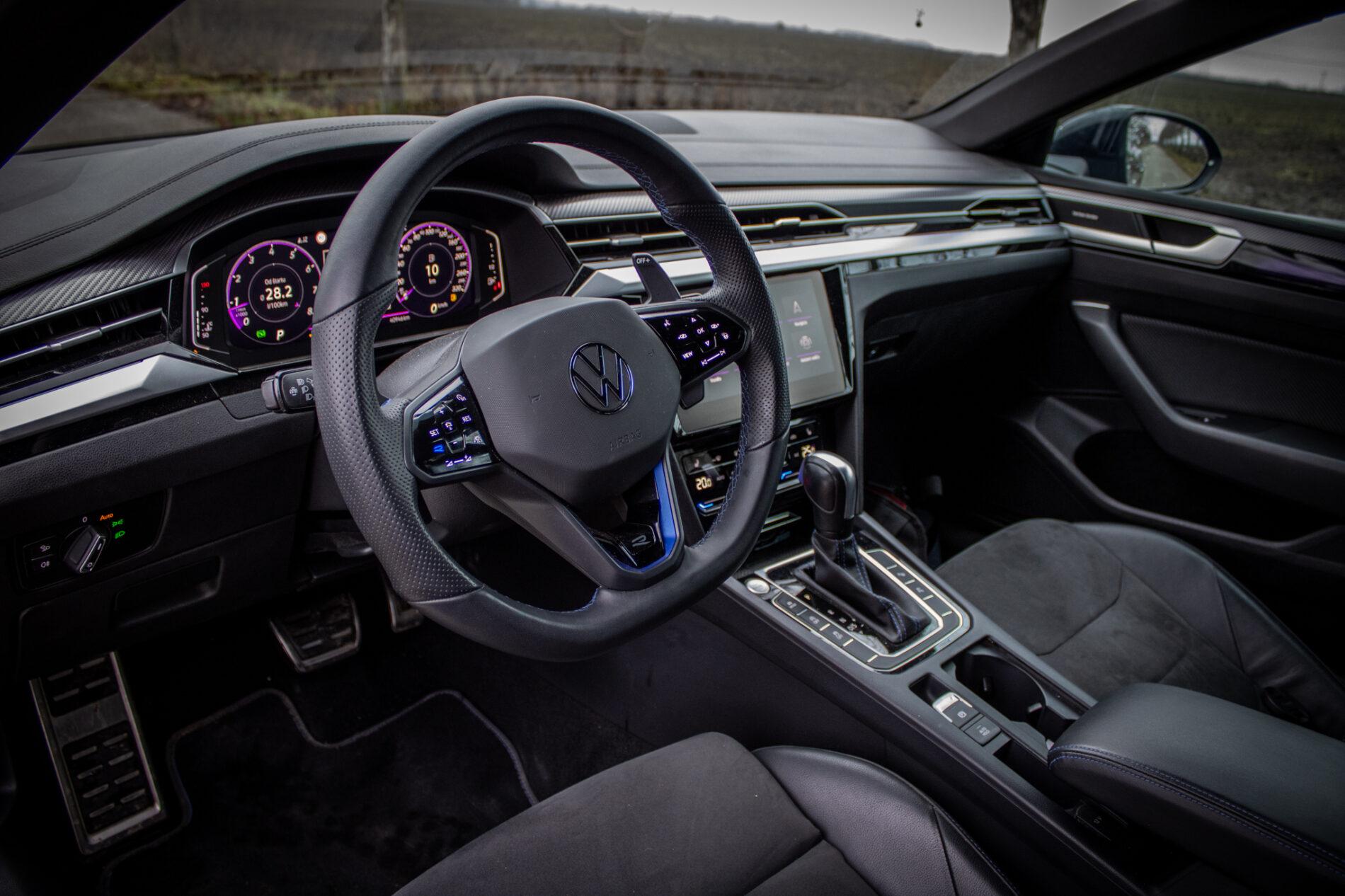 2022 Volkswagen Arteon R, černá kombi, 40 950 km