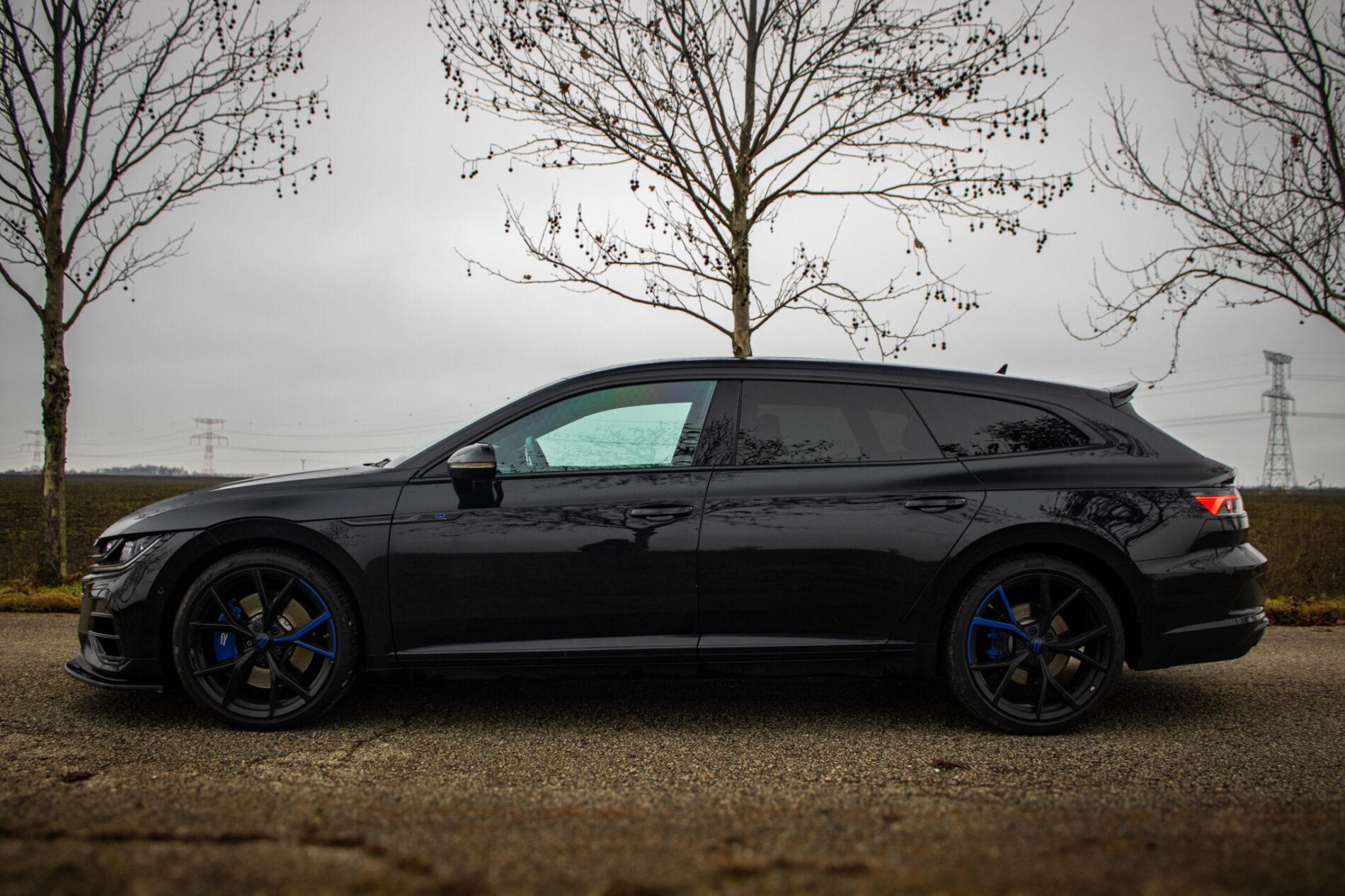 2022 Volkswagen Arteon R, černá kombi, 40 950 km