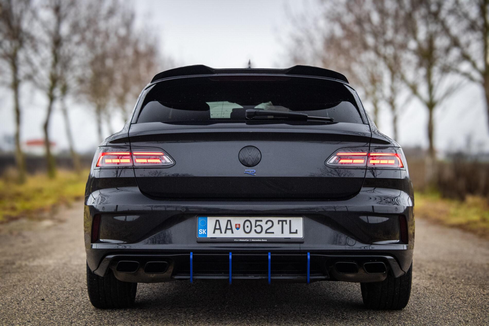 2022 Volkswagen Arteon R, černá kombi, 40 950 km