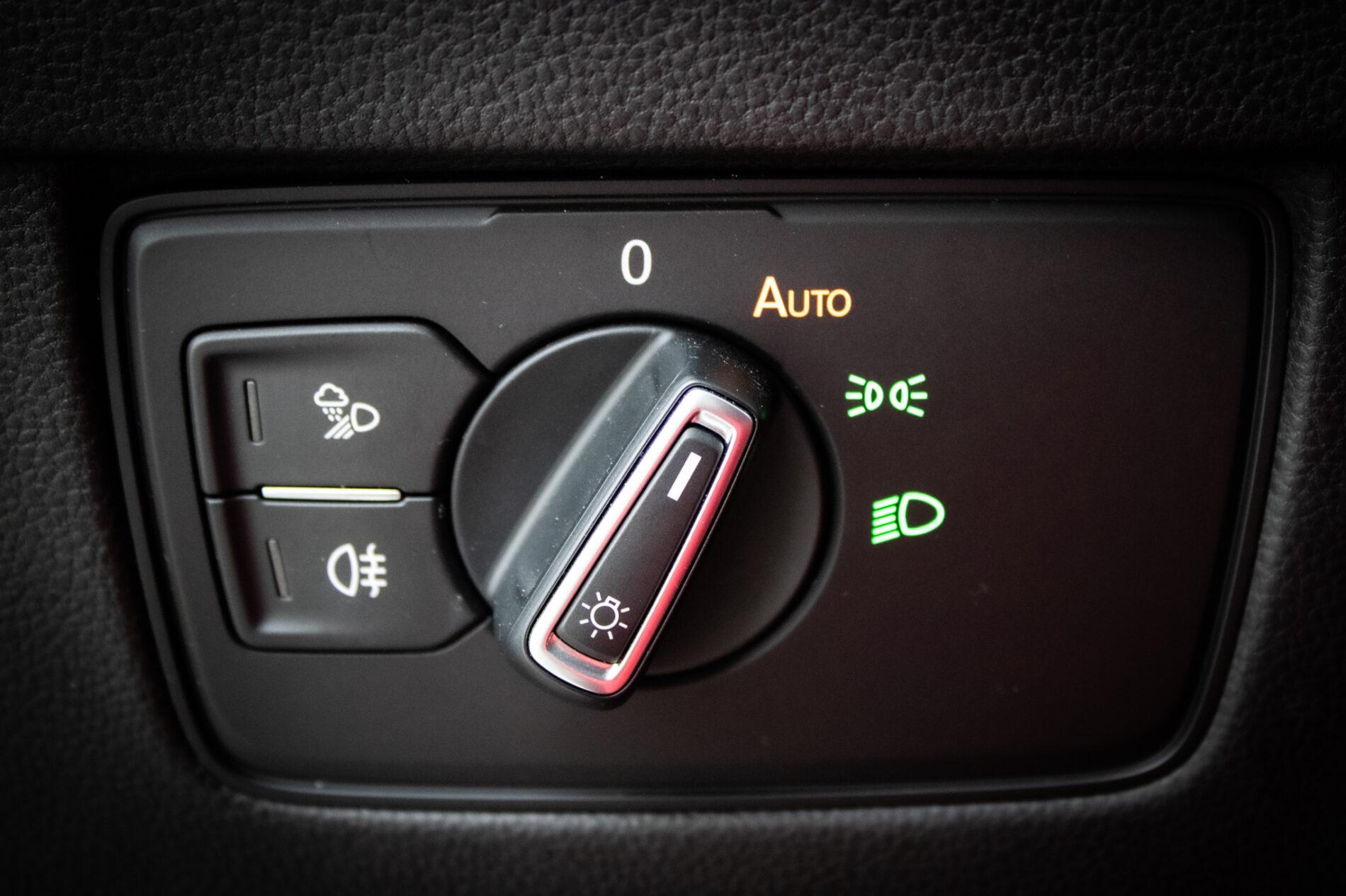 2022 Volkswagen Arteon R, černá kombi, 40 950 km