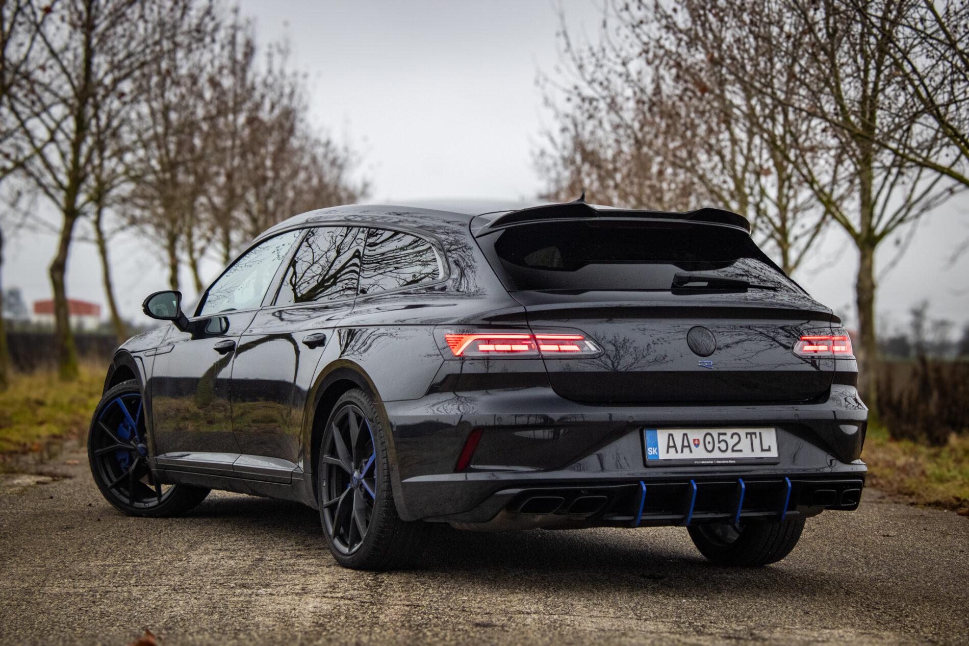 2022 Volkswagen Arteon R, černá kombi, 40 950 km