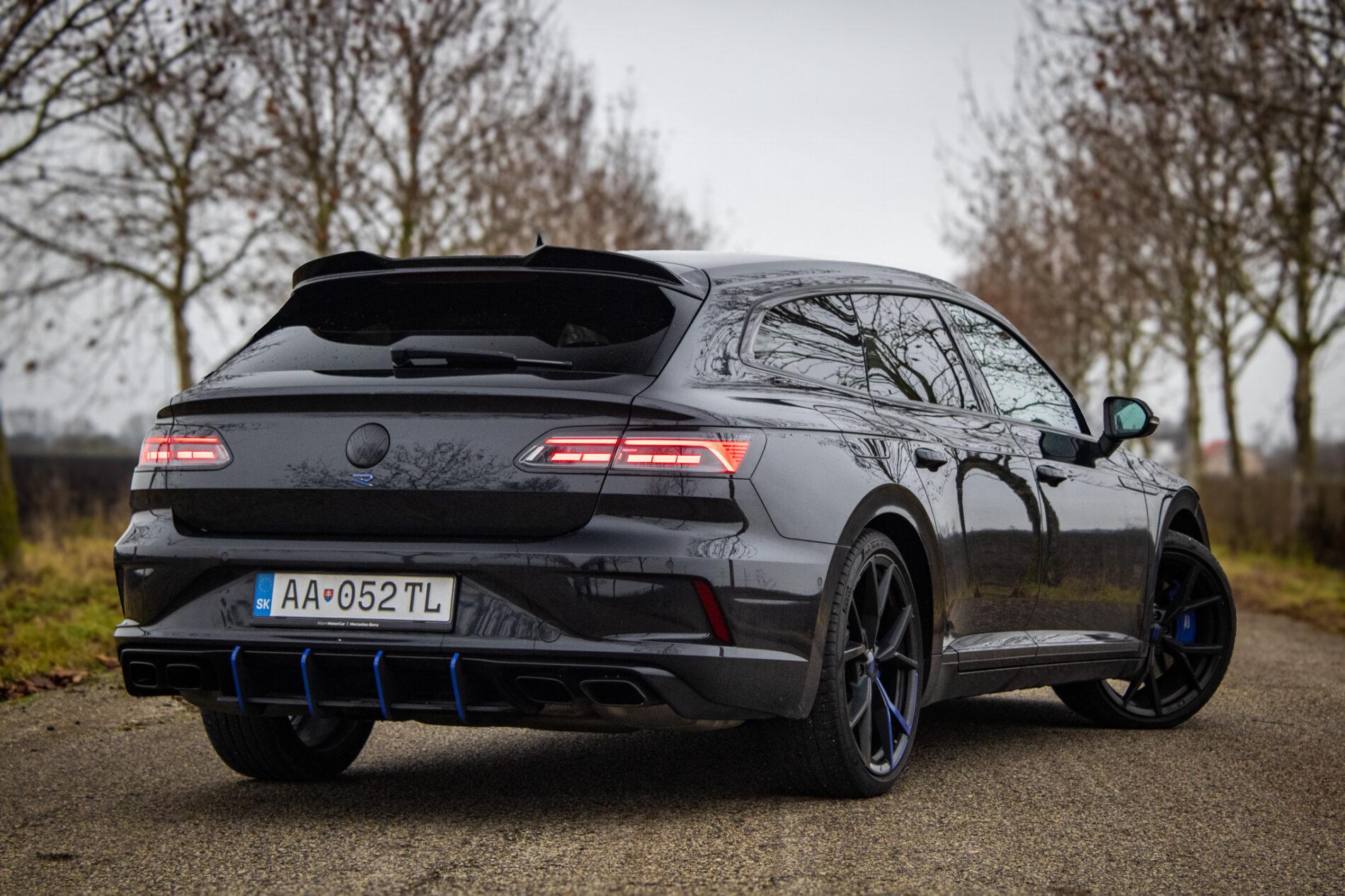2022 Volkswagen Arteon R, černá kombi, 40 950 km