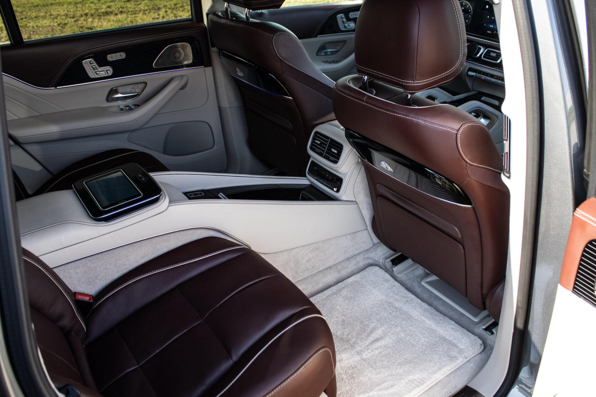 2022 Mercedes-Benz GLS Maybach, šedá suv, 42 000 km