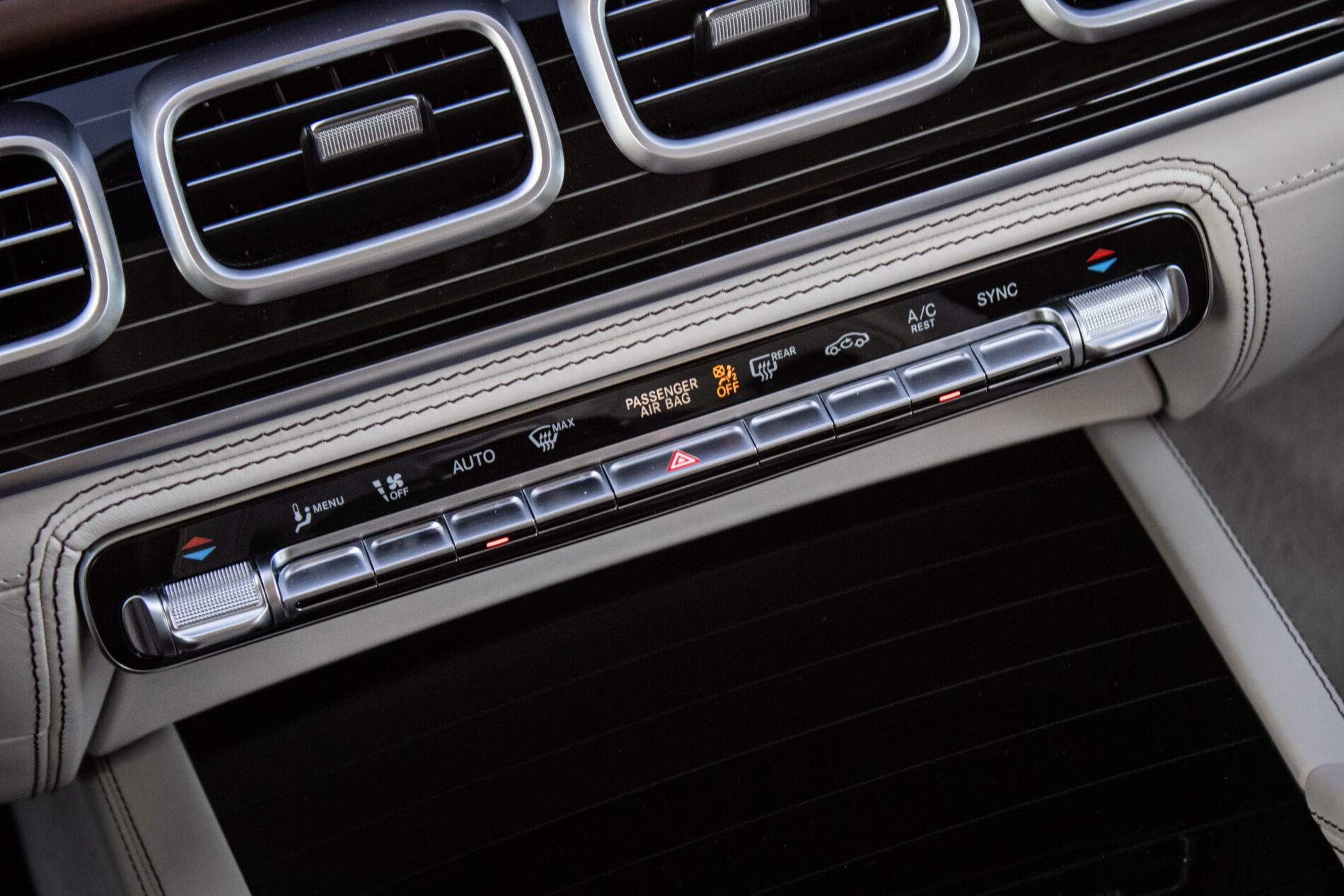 2022 Mercedes-Benz GLS Maybach, šedá suv, 42 000 km