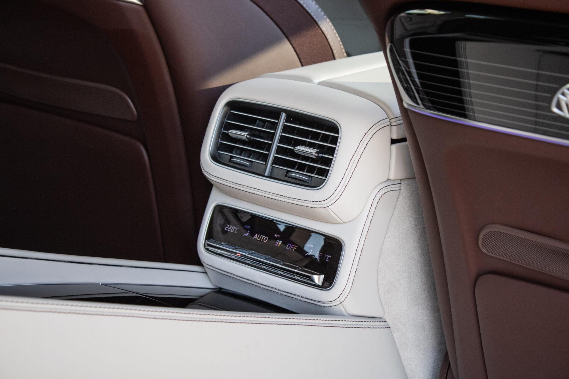 2022 Mercedes-Benz GLS Maybach, šedá suv, 42 000 km