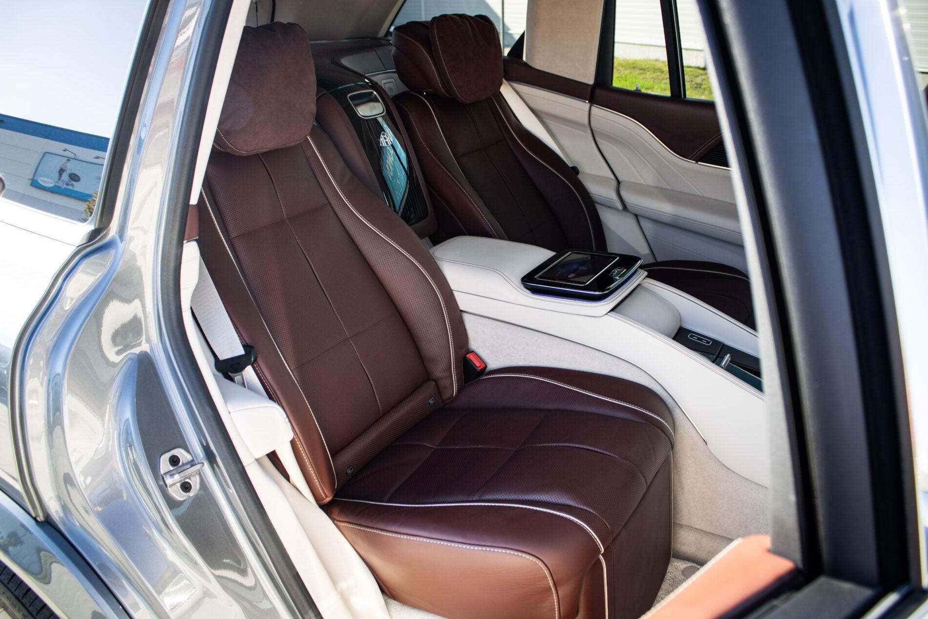 2022 Mercedes-Benz GLS Maybach, šedá suv, 42 000 km