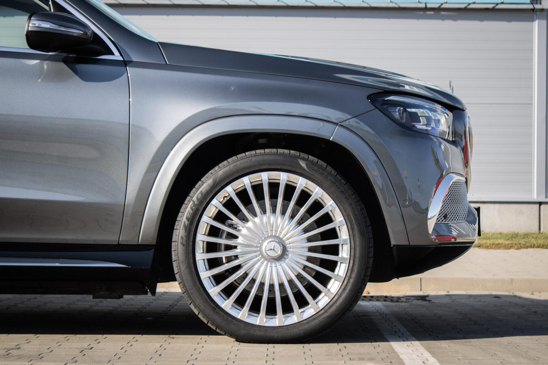 2022 Mercedes-Benz GLS Maybach, šedá suv, 42 000 km