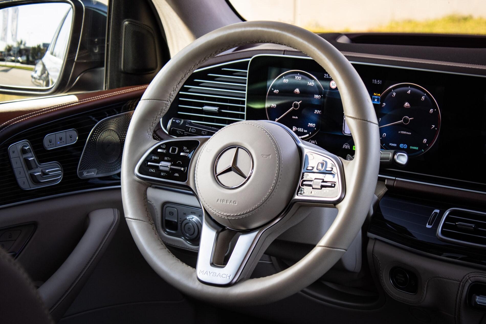 2022 Mercedes-Benz GLS Maybach, šedá suv, 42 000 km