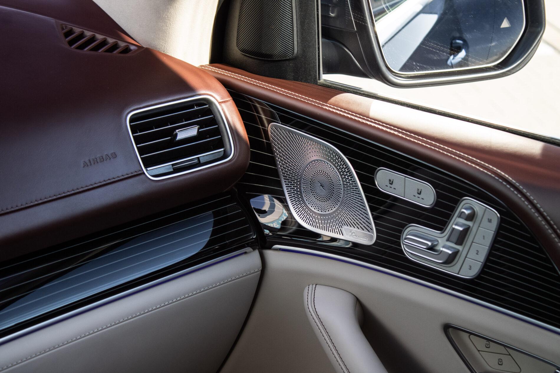 2022 Mercedes-Benz GLS Maybach, šedá suv, 42 000 km