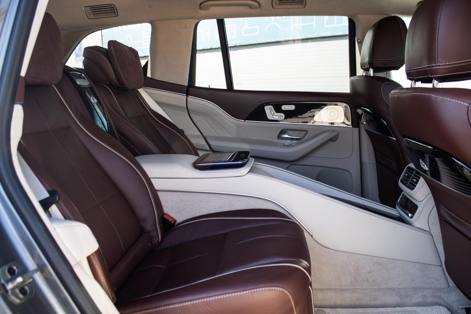2022 Mercedes-Benz GLS Maybach, šedá suv, 42 000 km