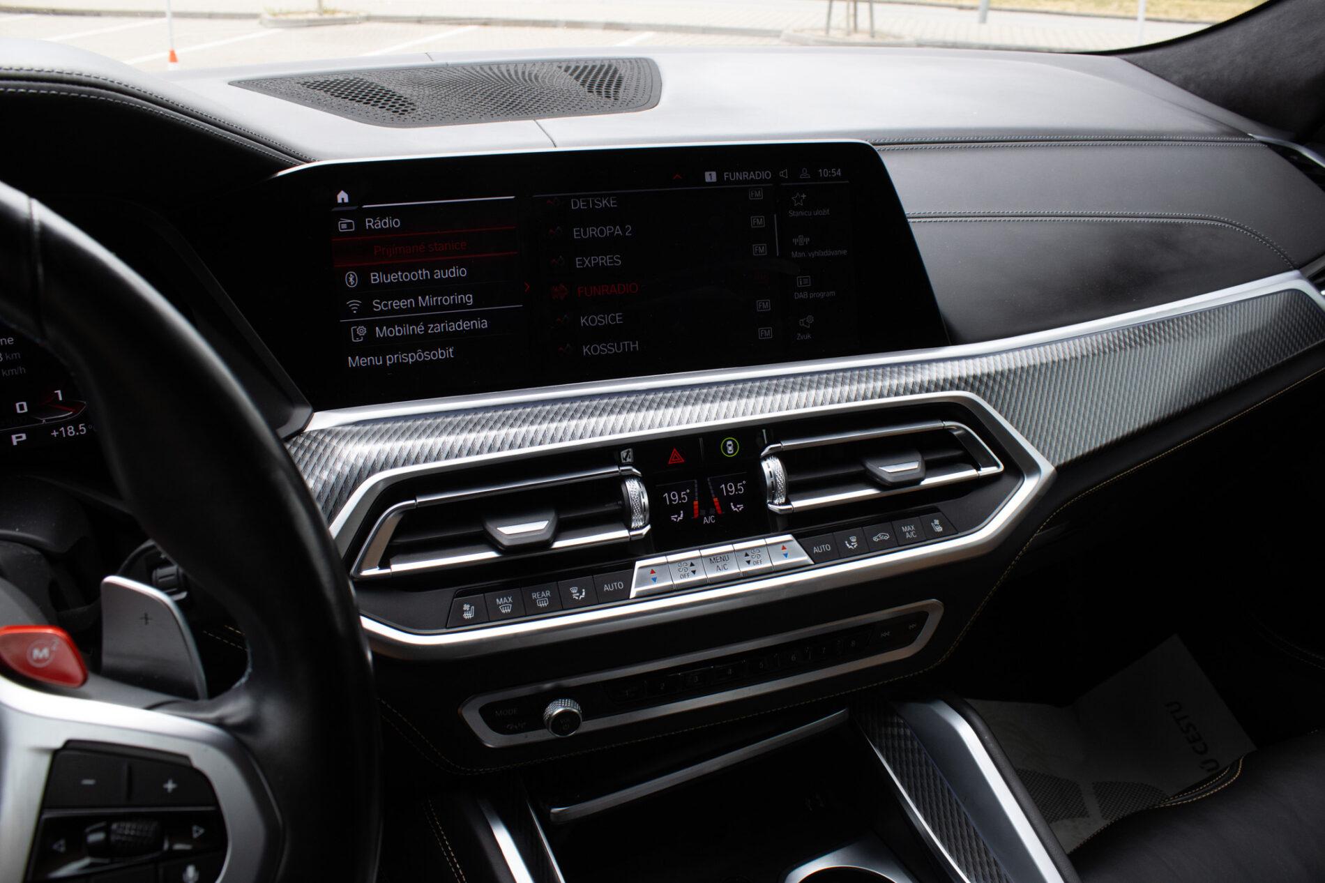 2021 BMW X6 M, modrá suv, 58 721 km