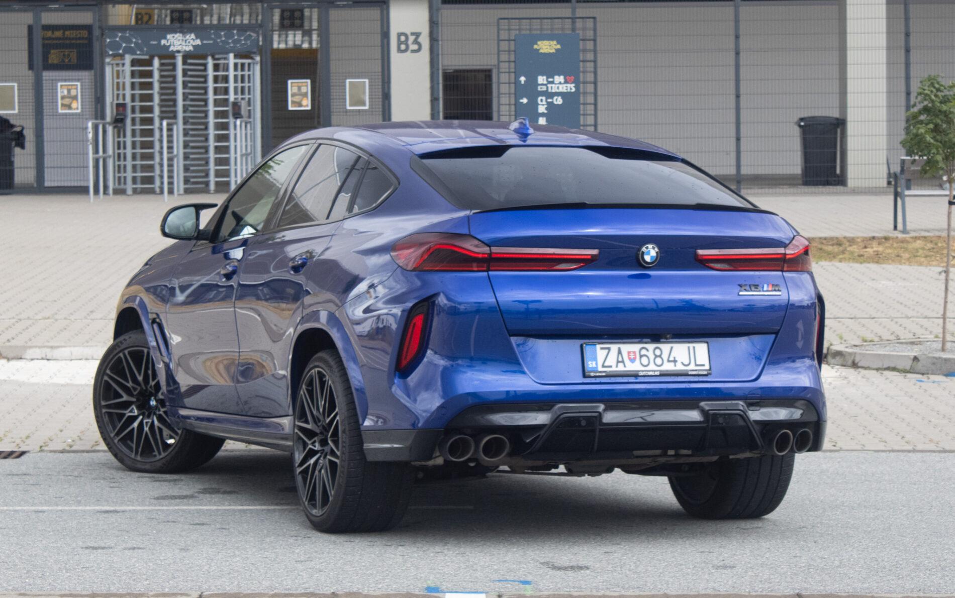 2021 BMW X6 M, modrá suv, 58 721 km
