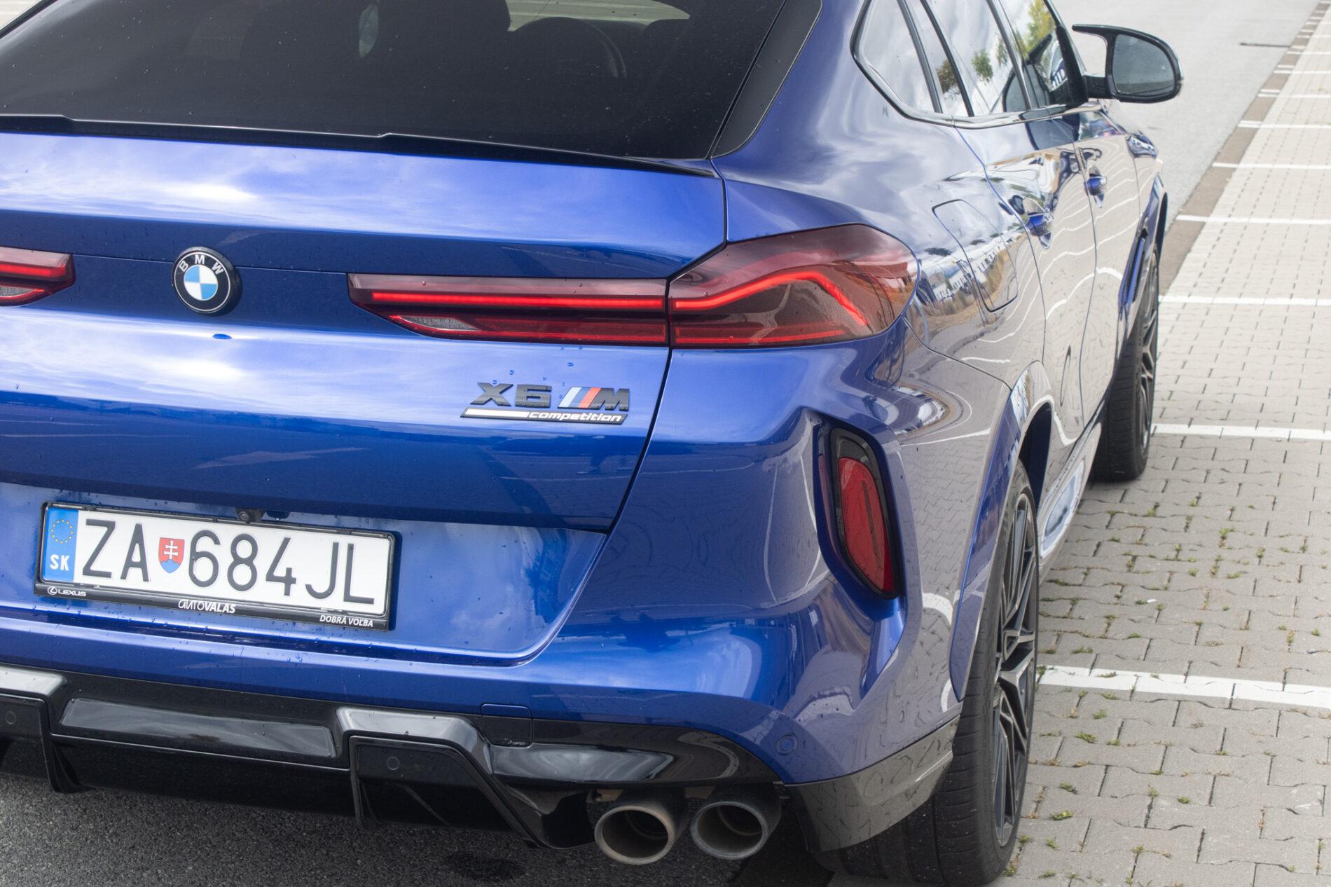 2021 BMW X6 M, modrá suv, 58 721 km