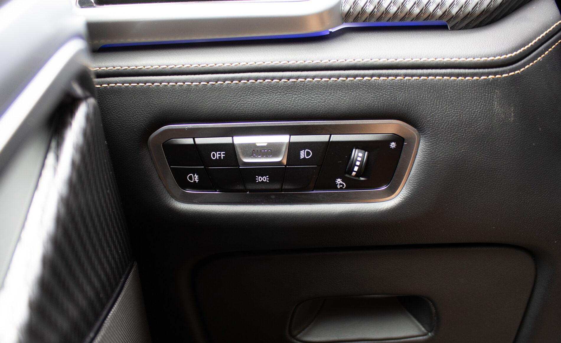 2021 BMW X6 M, modrá suv, 58 721 km
