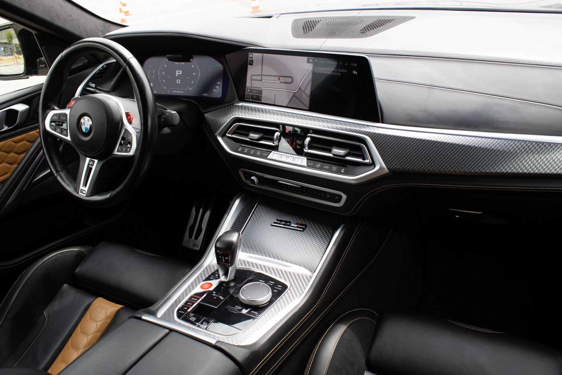 2021 BMW X6 M, modrá suv, 58 721 km