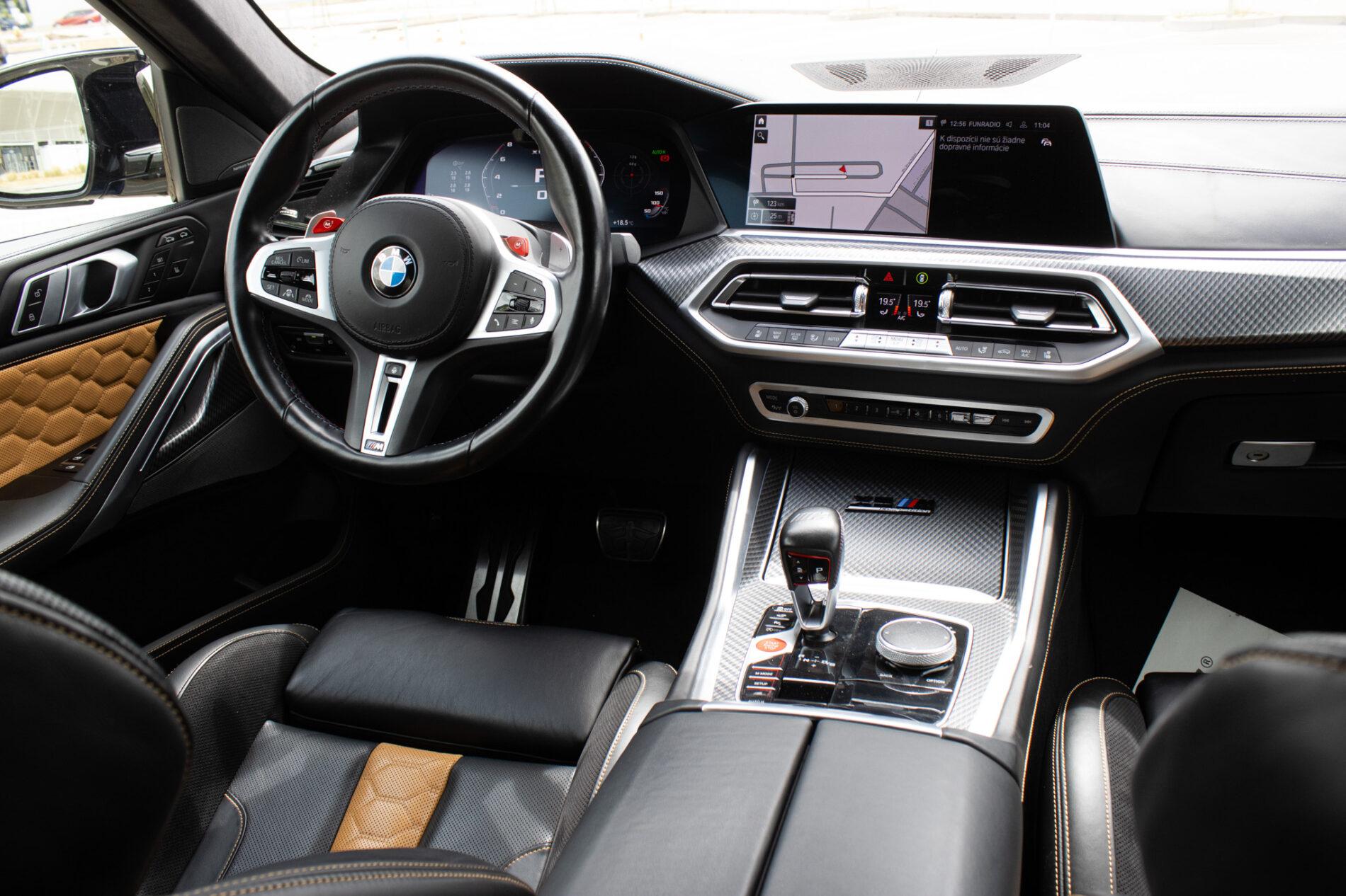 2021 BMW X6 M, modrá suv, 58 721 km