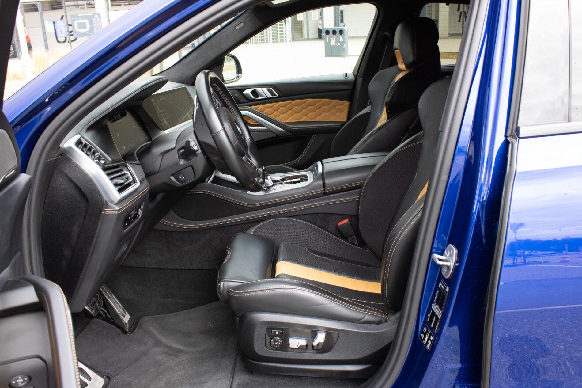 2021 BMW X6 M, modrá suv, 58 721 km