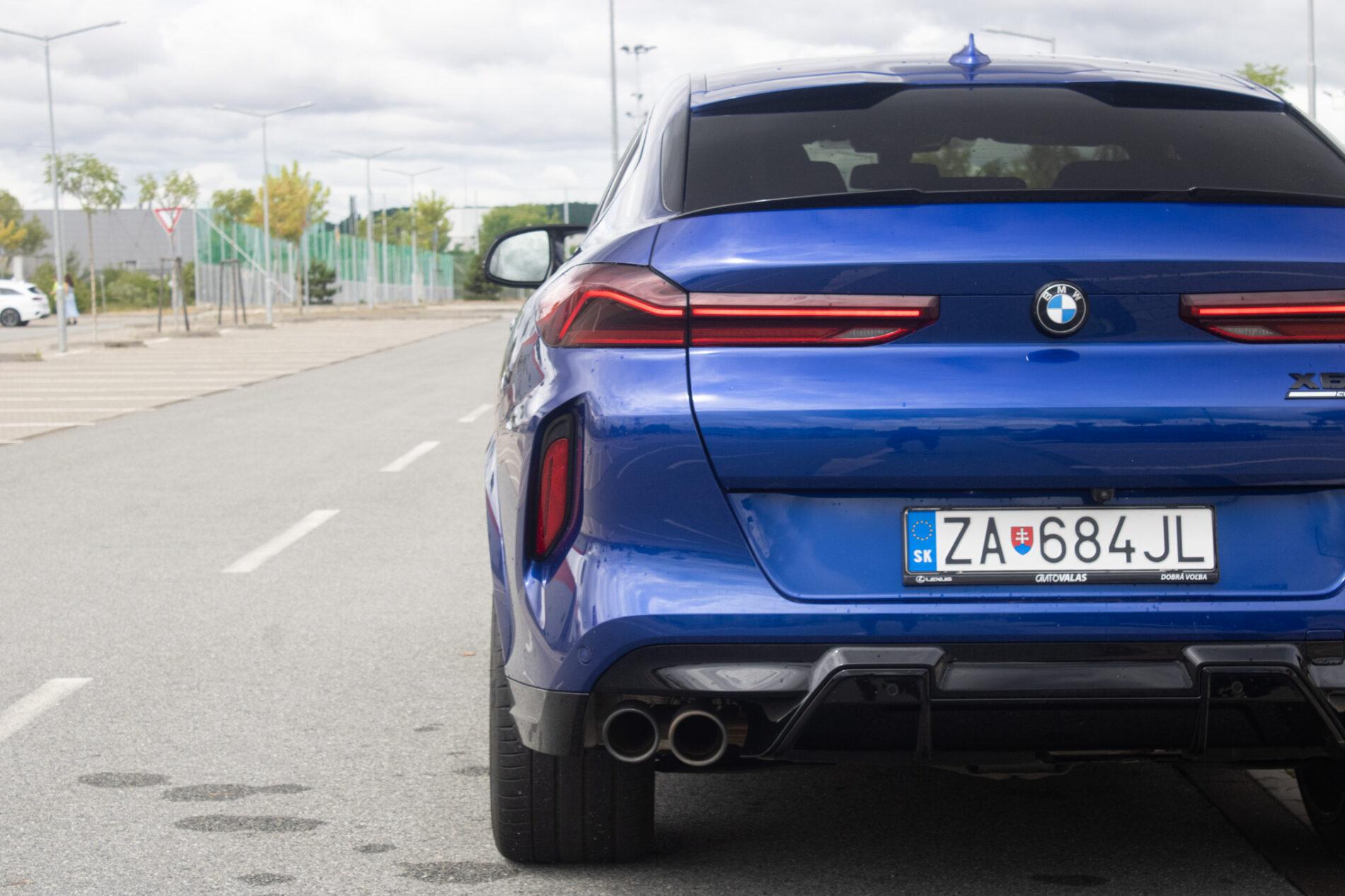 2021 BMW X6 M, modrá suv, 58 721 km