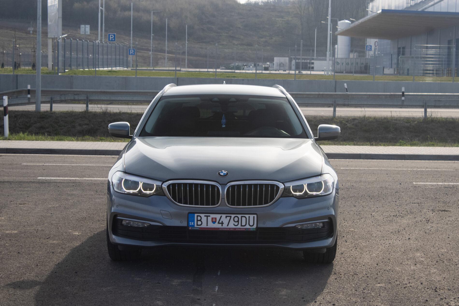 2017 BMW 530d, šedá kombi, 284 000 km