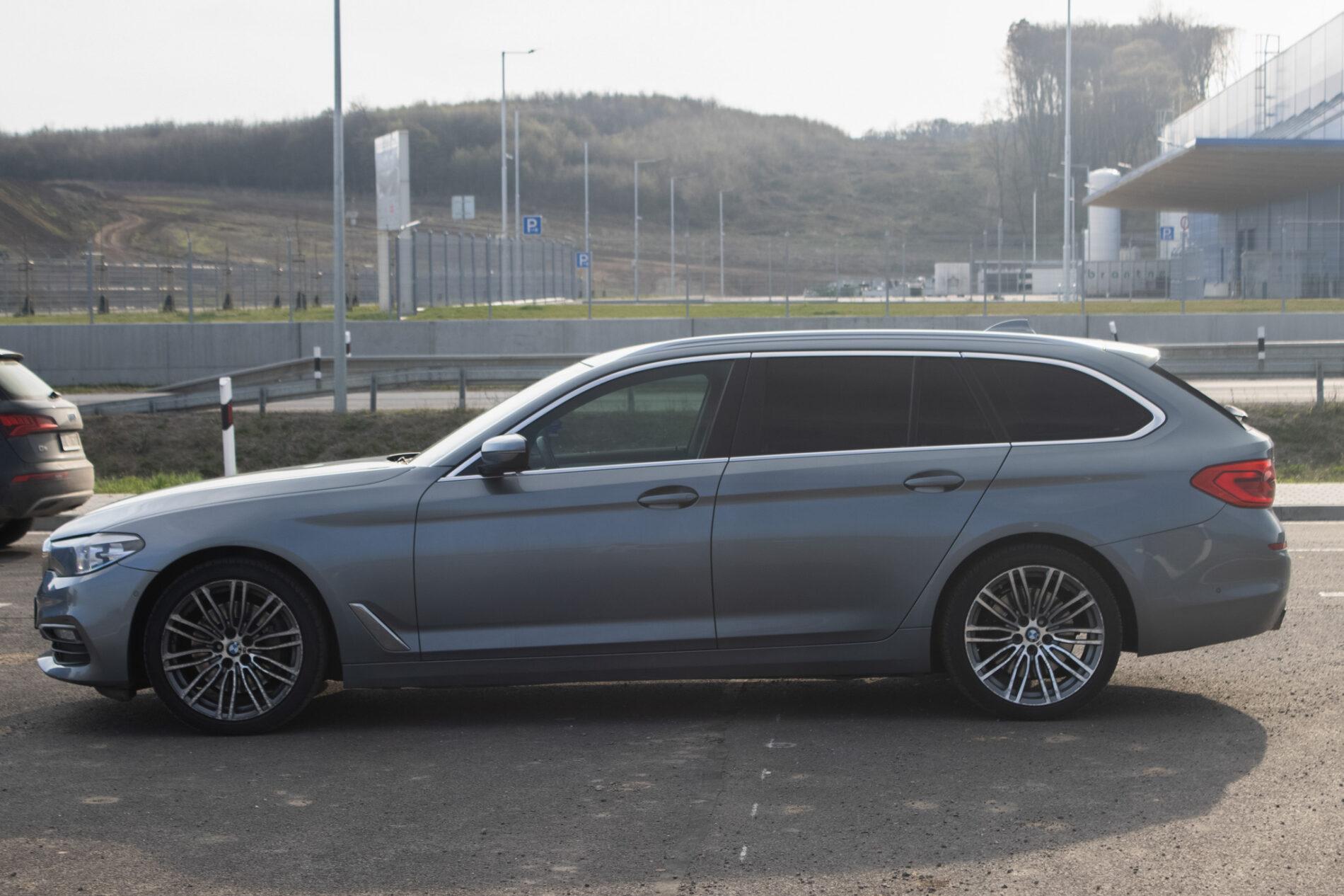 2017 BMW 530d, šedá kombi, 284 000 km