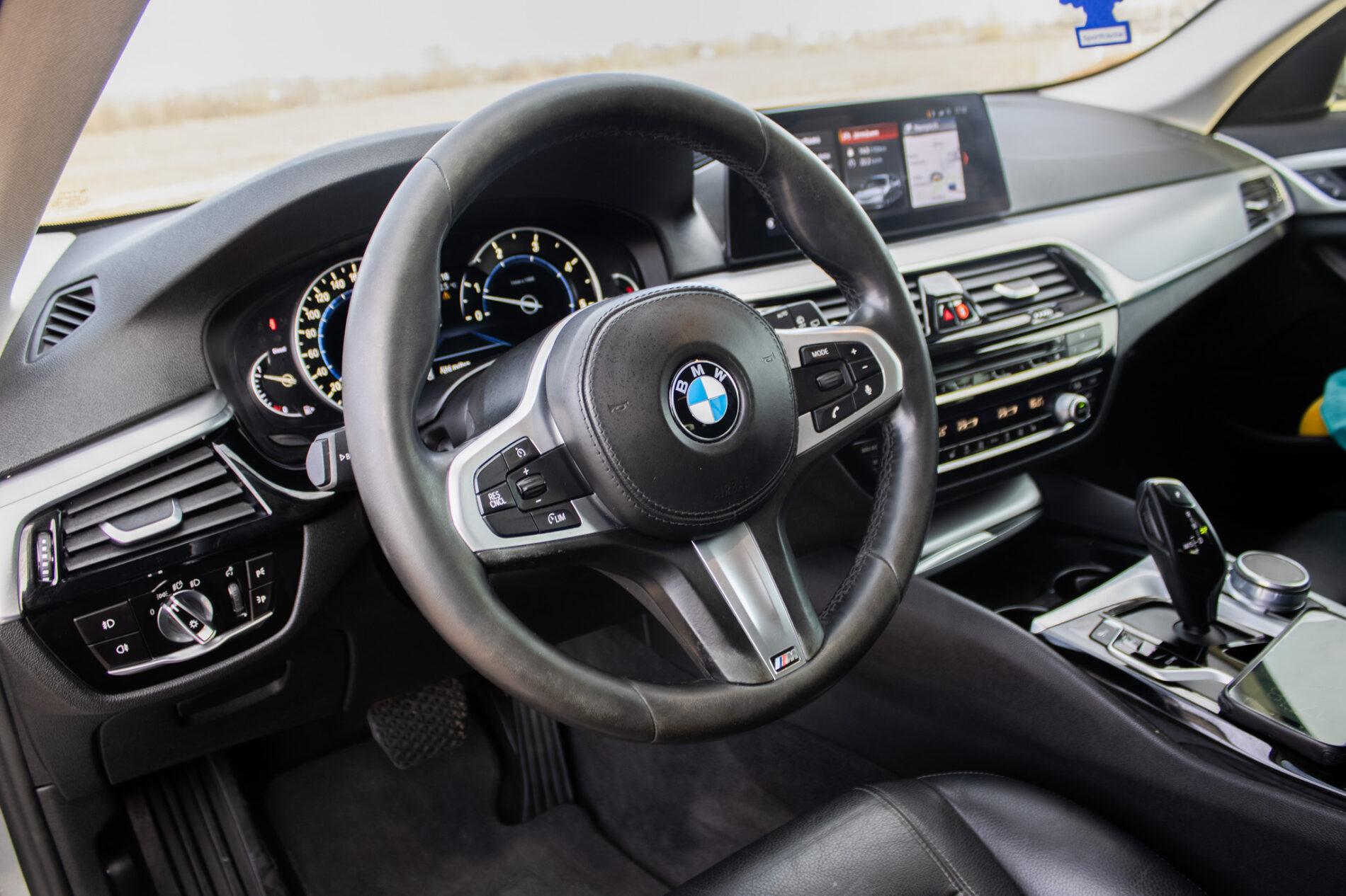 2017 BMW 530d, šedá kombi, 284 000 km