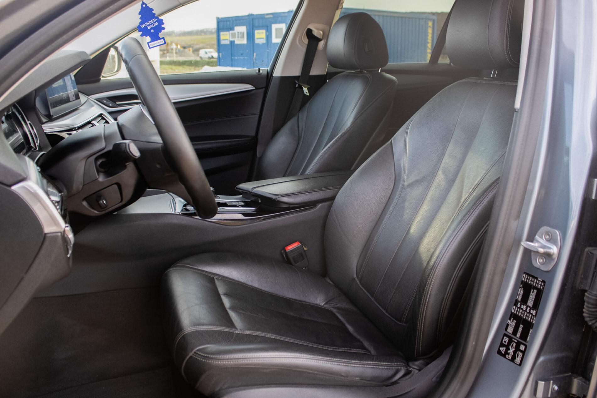 2017 BMW 530d, šedá kombi, 284 000 km