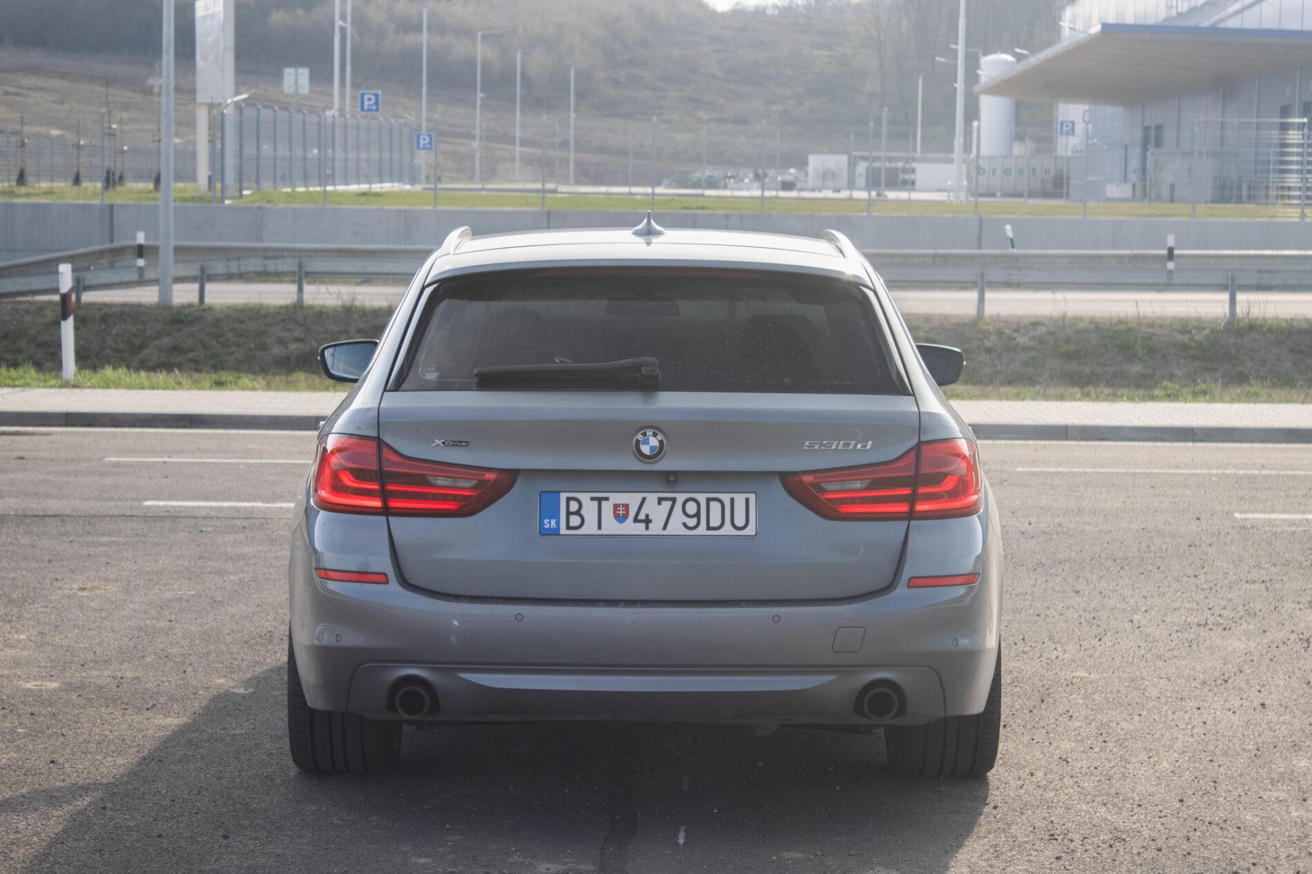 2017 BMW 530d, šedá kombi, 284 000 km