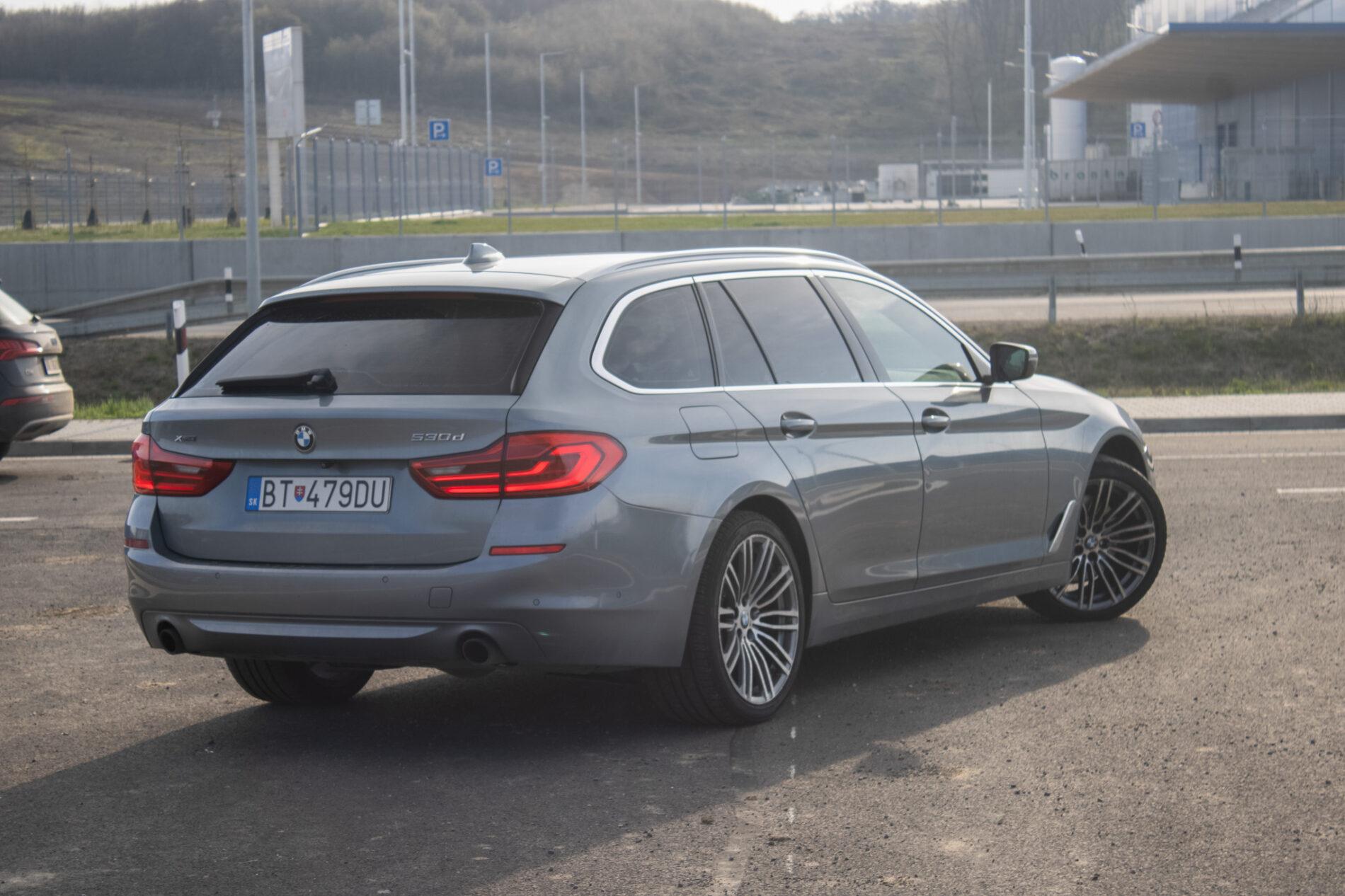 2017 BMW 530d, šedá kombi, 284 000 km