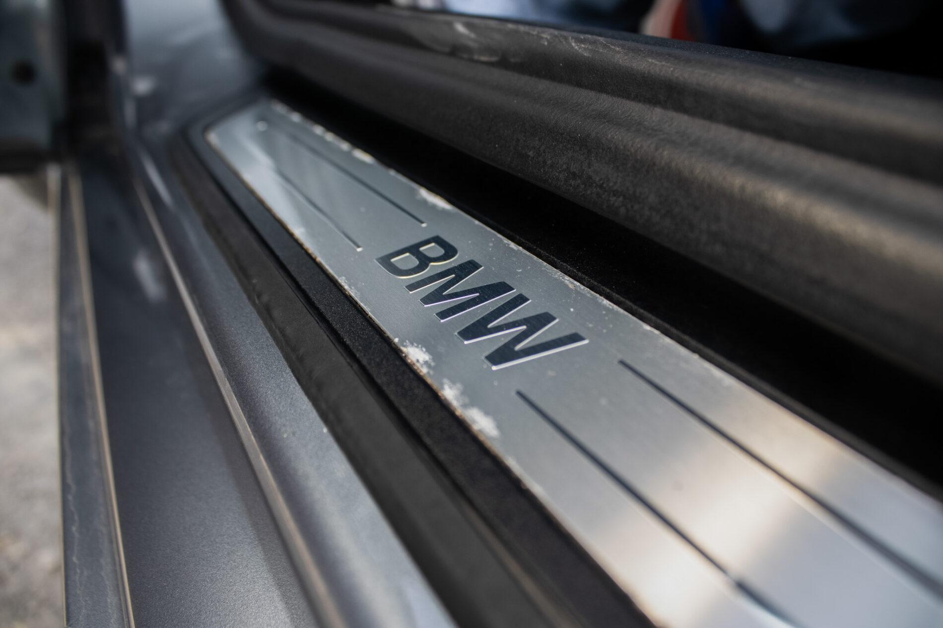 2017 BMW 530d, šedá kombi, 284 000 km