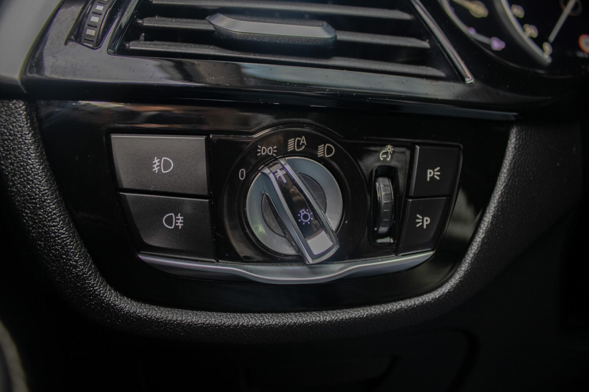 2017 BMW 530d, šedá kombi, 284 000 km