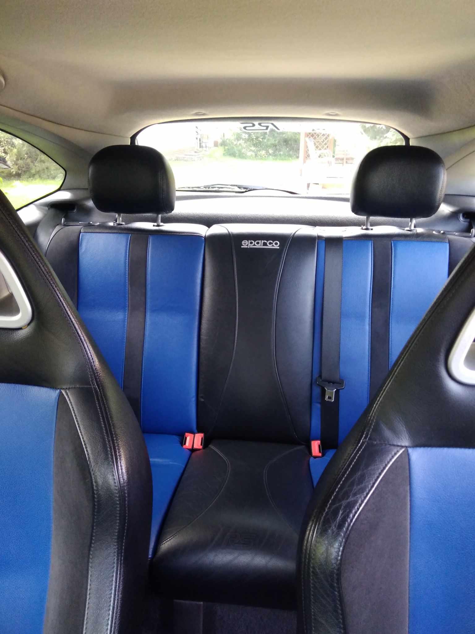 2002 Ford Focus RS, tmavě modrá hatchback, 117 000 km