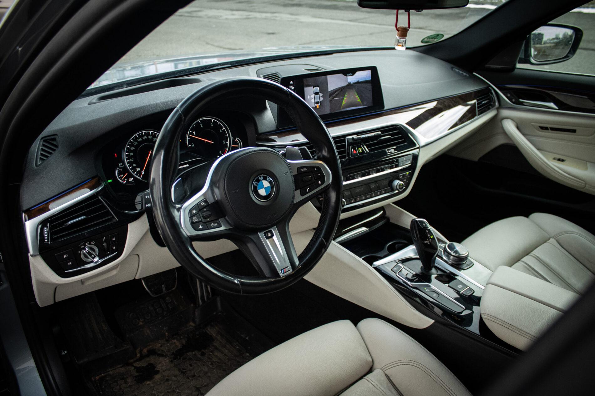2017 BMW 540d, šedá sedan, 182 573 km