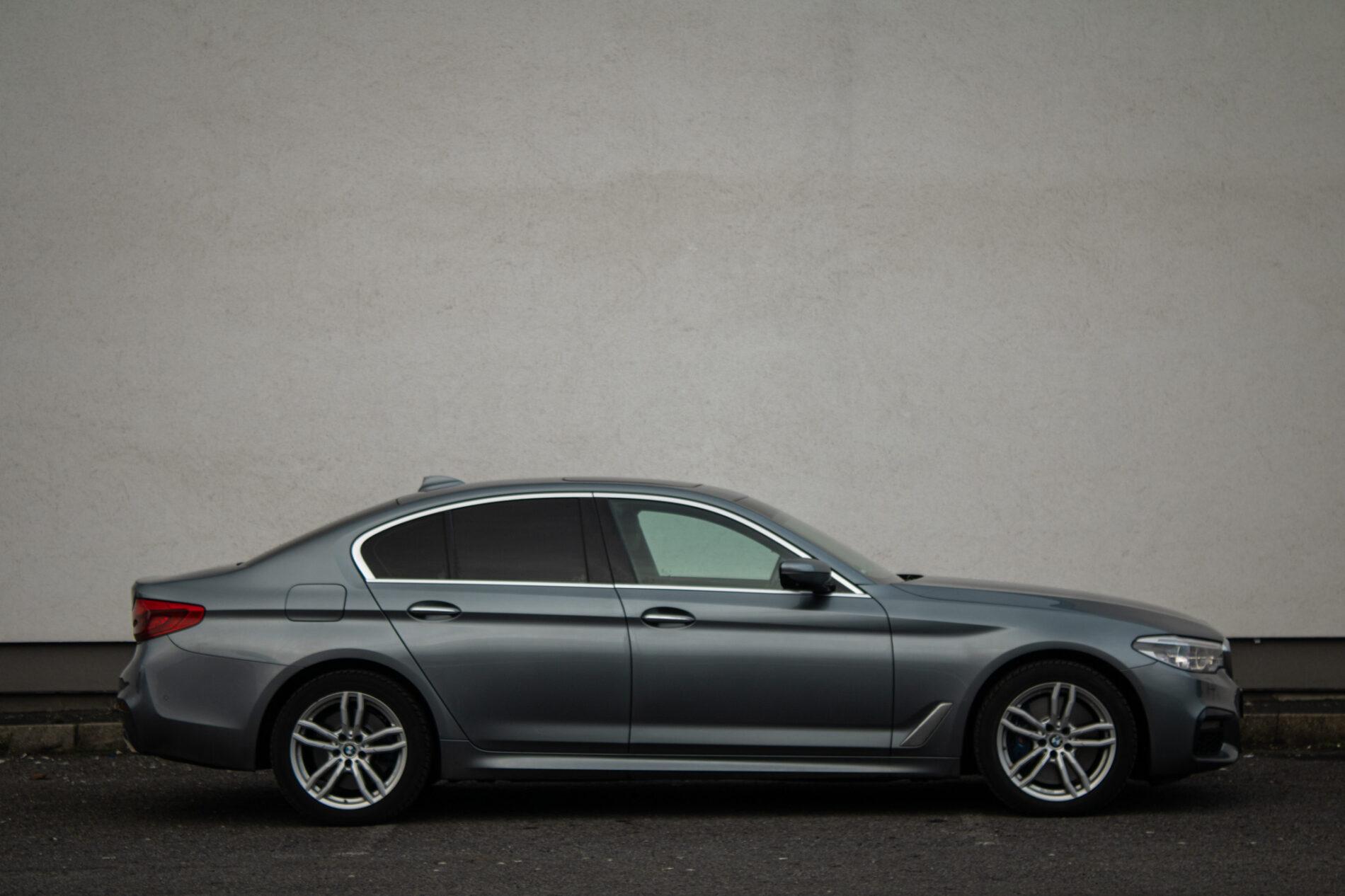 2017 BMW 540d, šedá sedan, 182 573 km