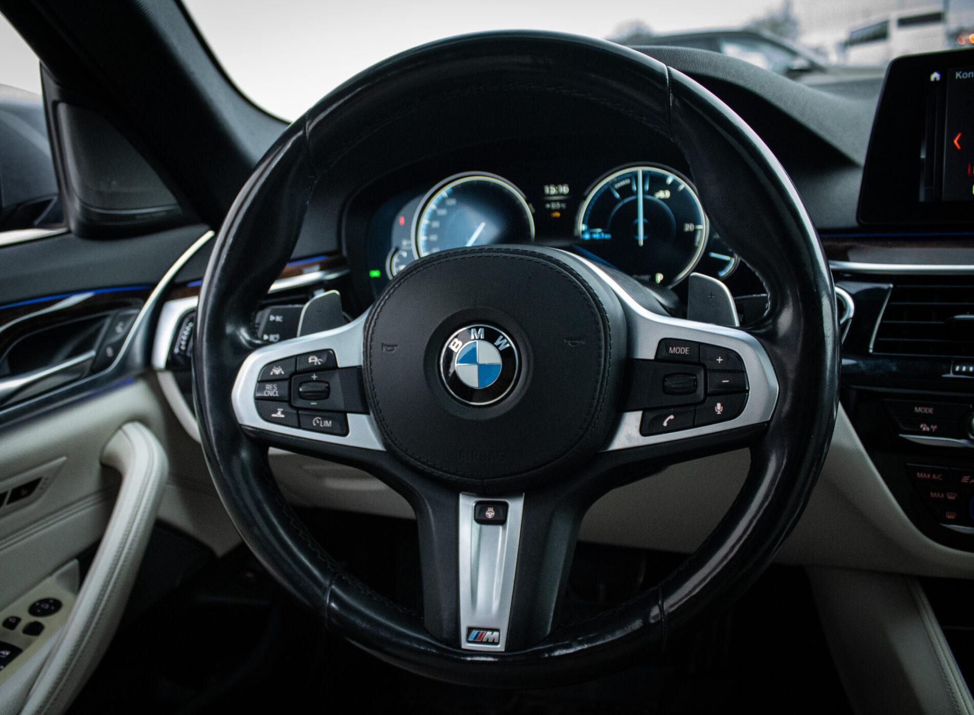 2017 BMW 540d, šedá sedan, 182 573 km