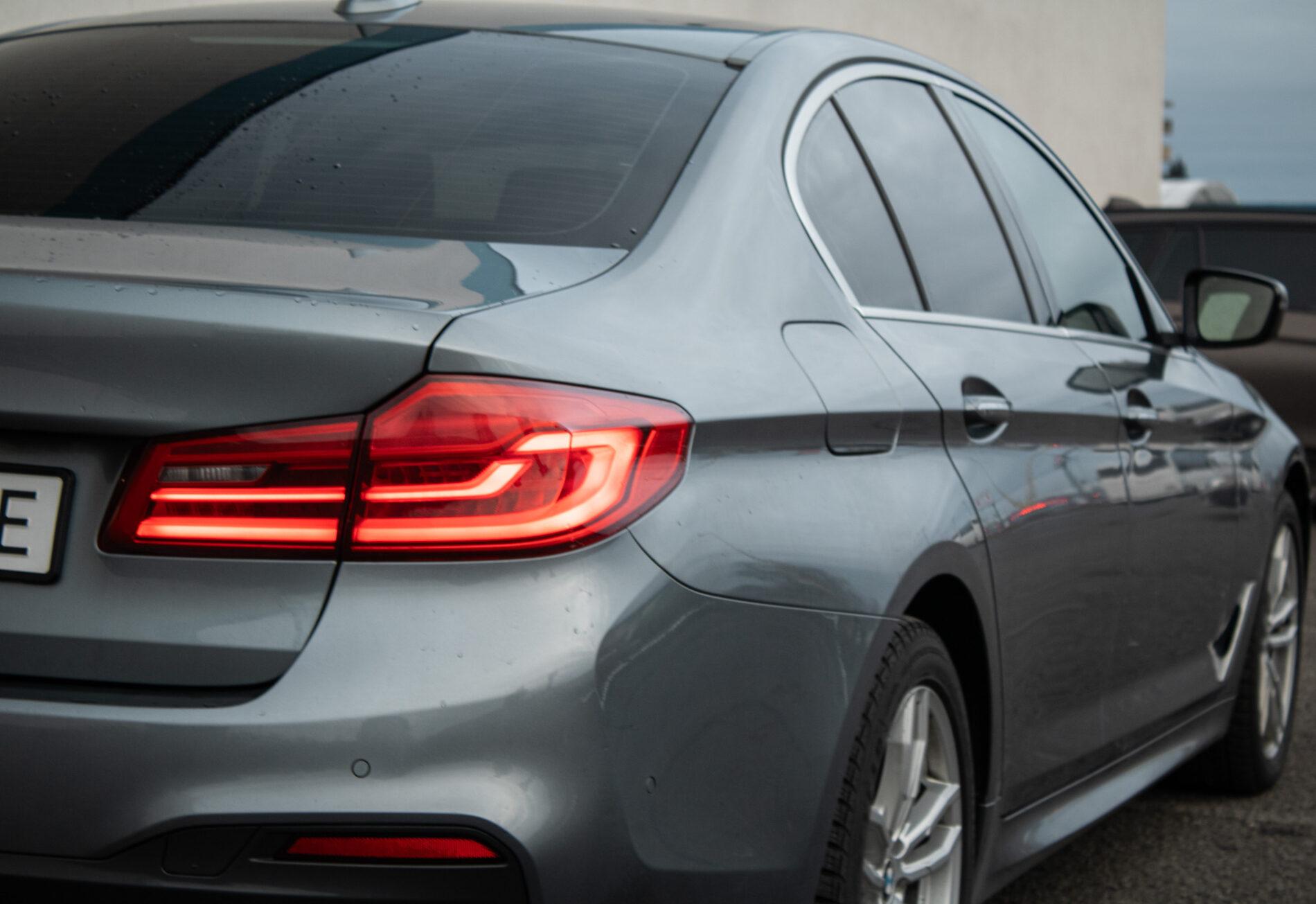 2017 BMW 540d, šedá sedan, 182 573 km