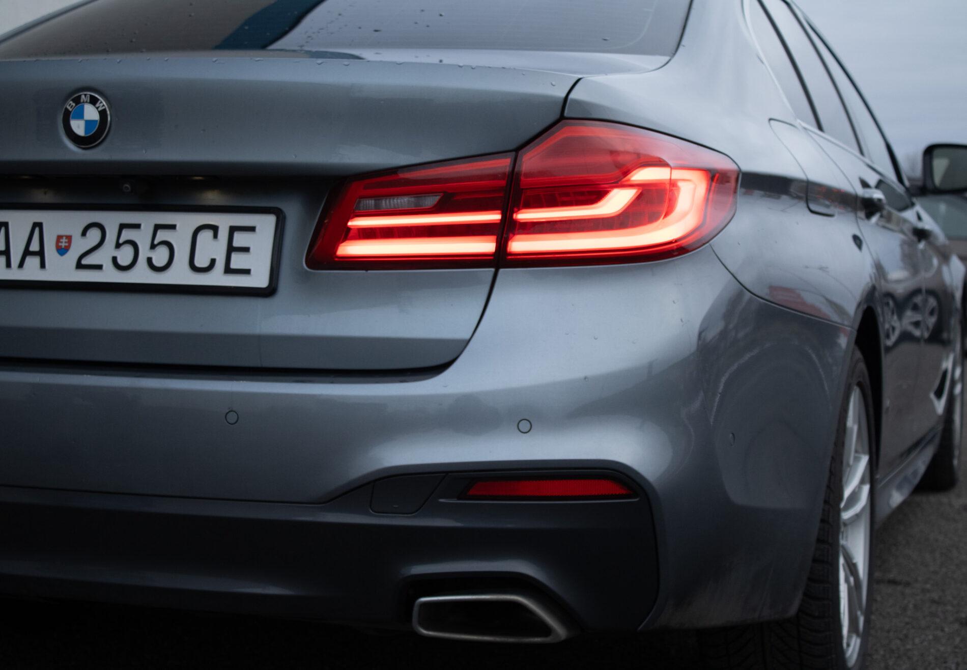 2017 BMW 540d, šedá sedan, 182 573 km